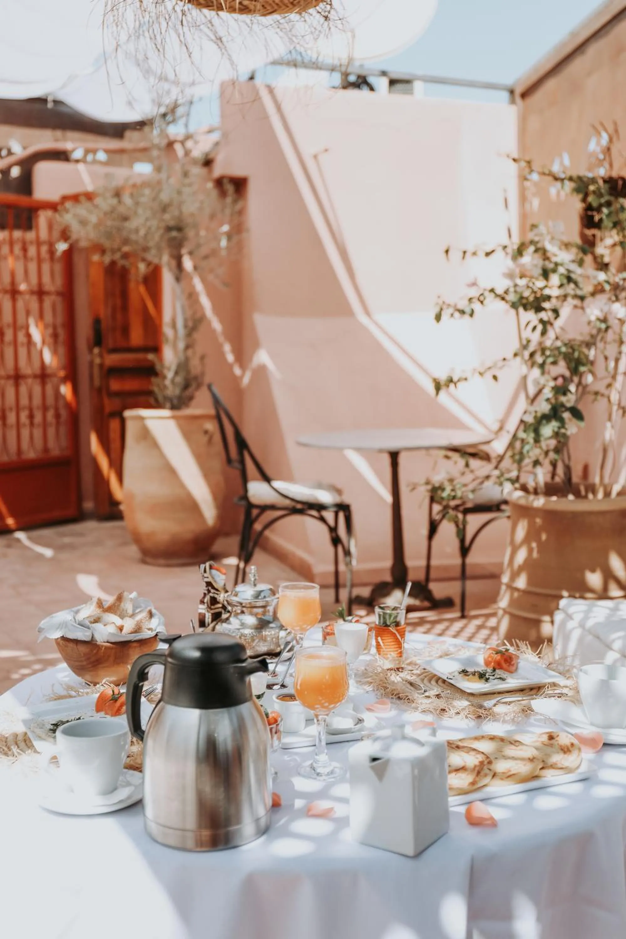 Restaurant/places to eat in Dar Nour el Houda