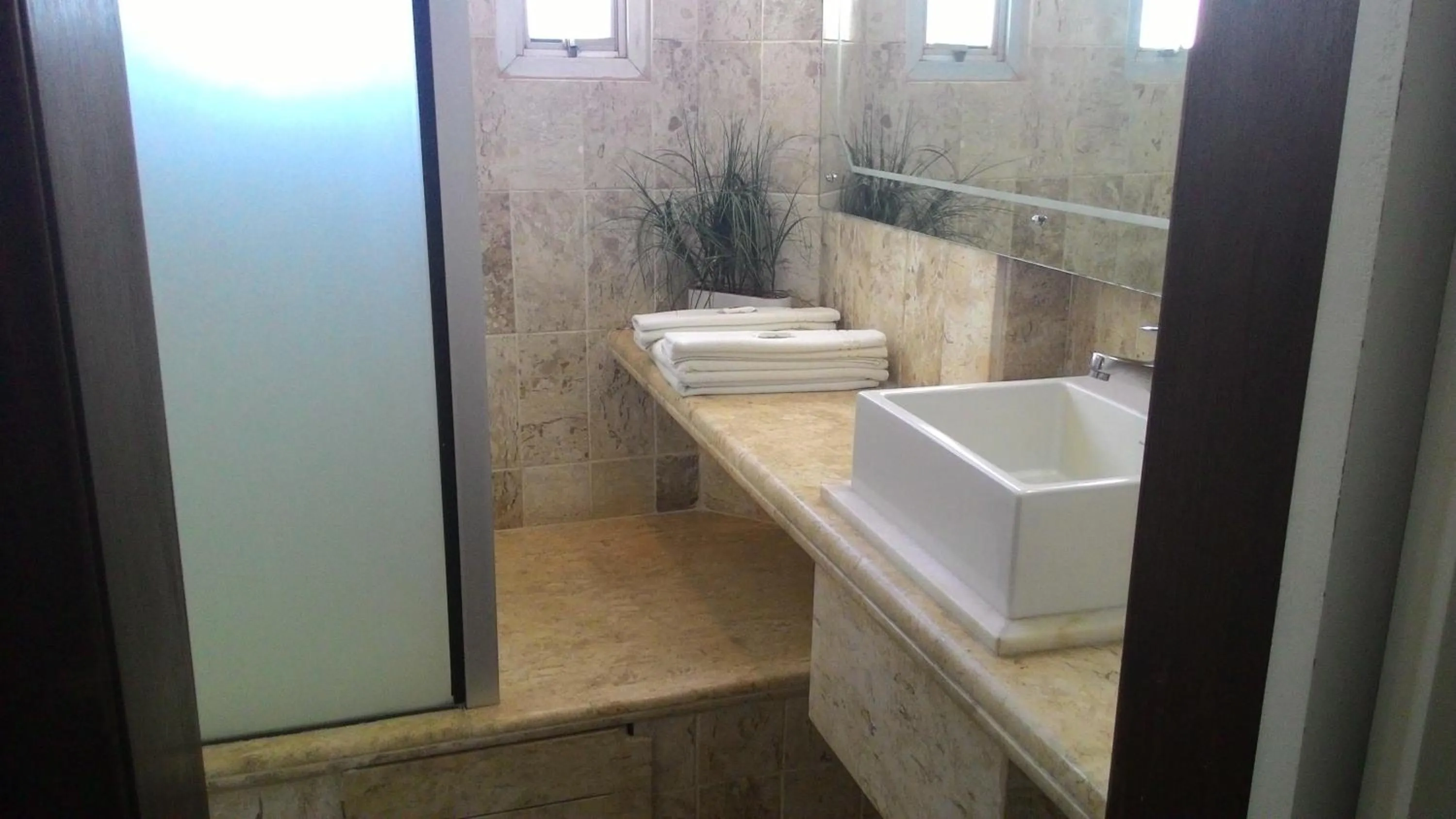 Bathroom in Pekin Palace Hotel