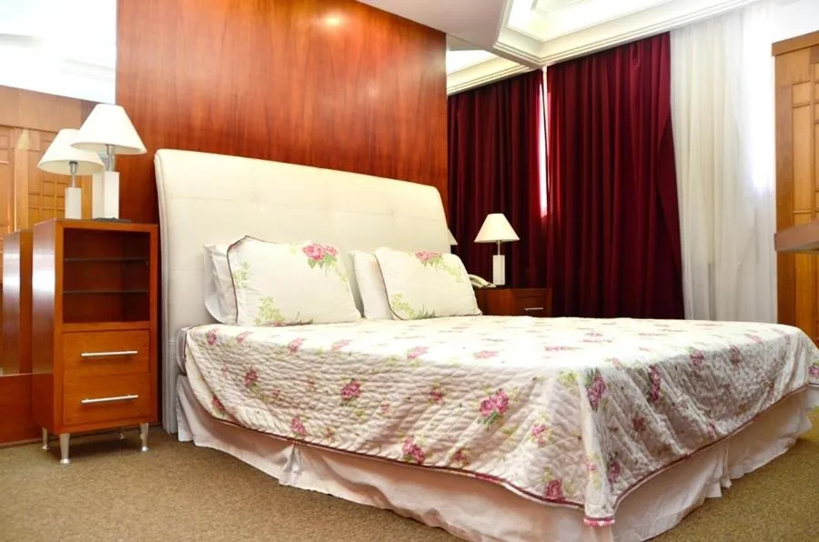 Photo of the whole room, Bed in Pekin Palace Hotel