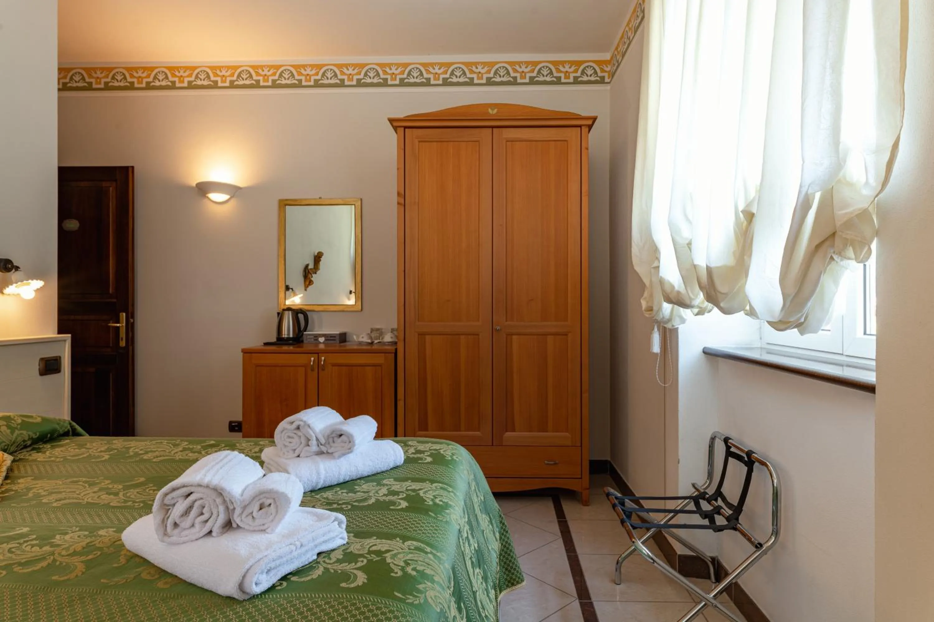Photo of the whole room, Bed in Lucca Franco's Villa