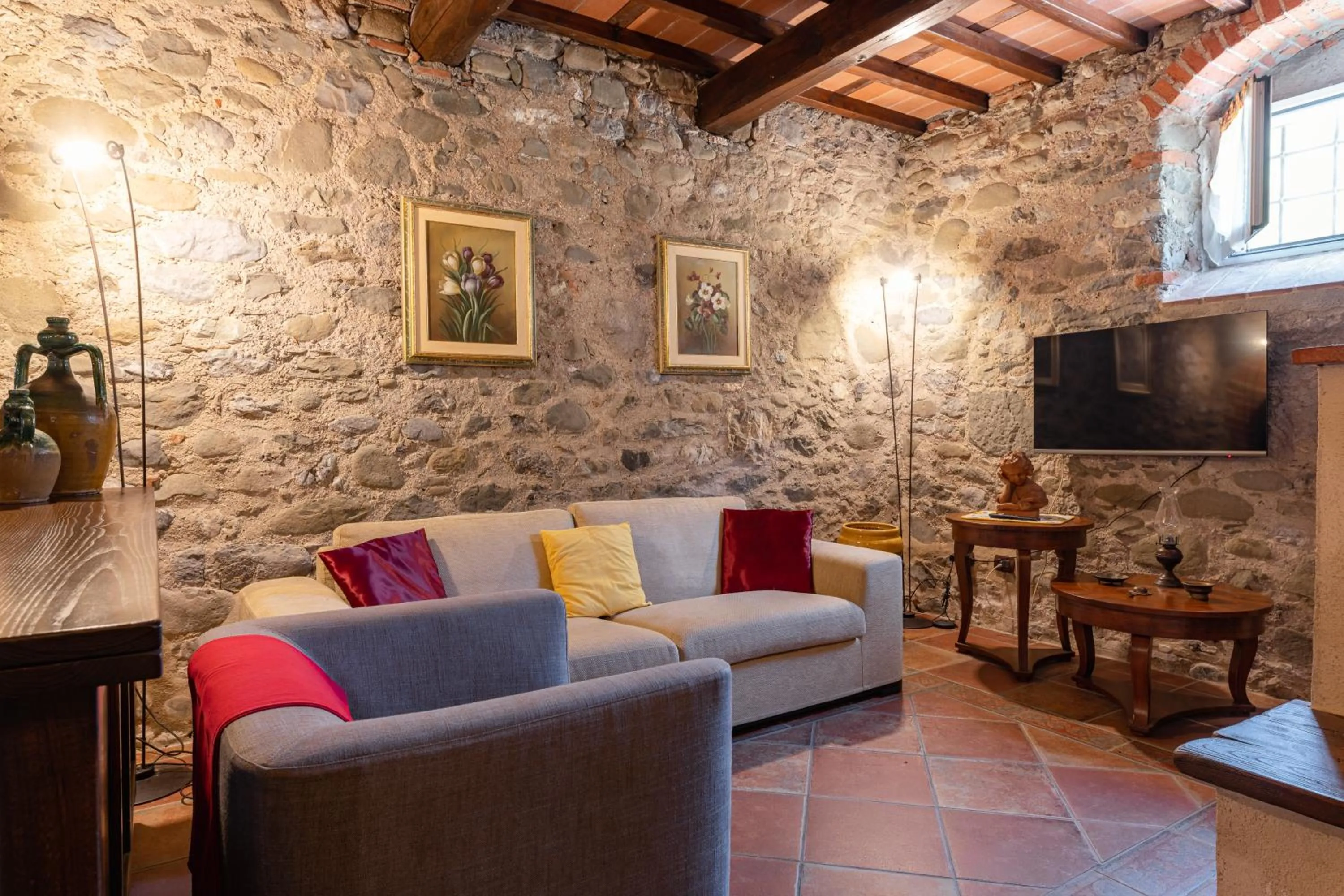 Communal lounge/ TV room in Lucca Franco's Villa