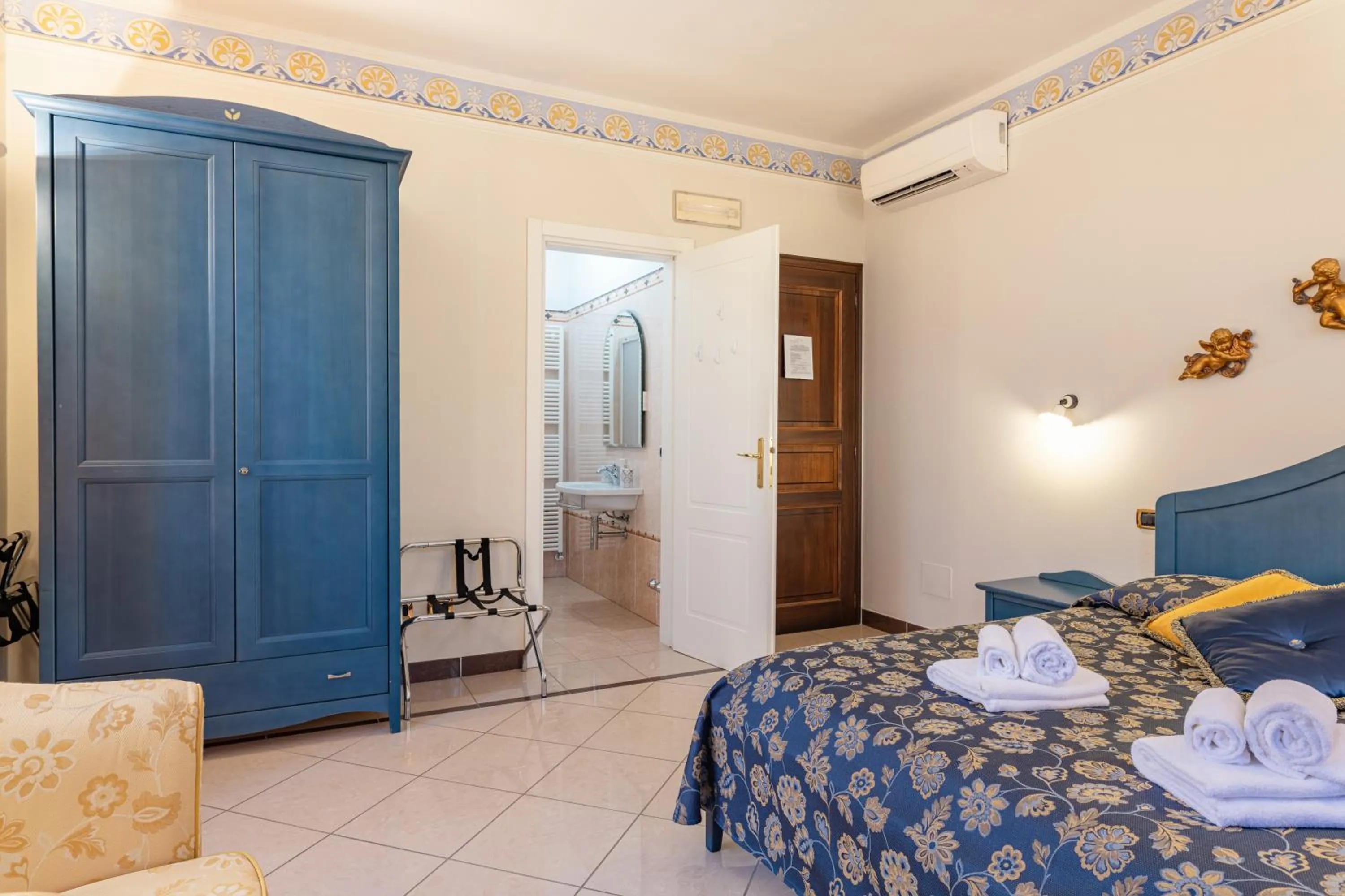 Bed in Lucca Franco's Villa