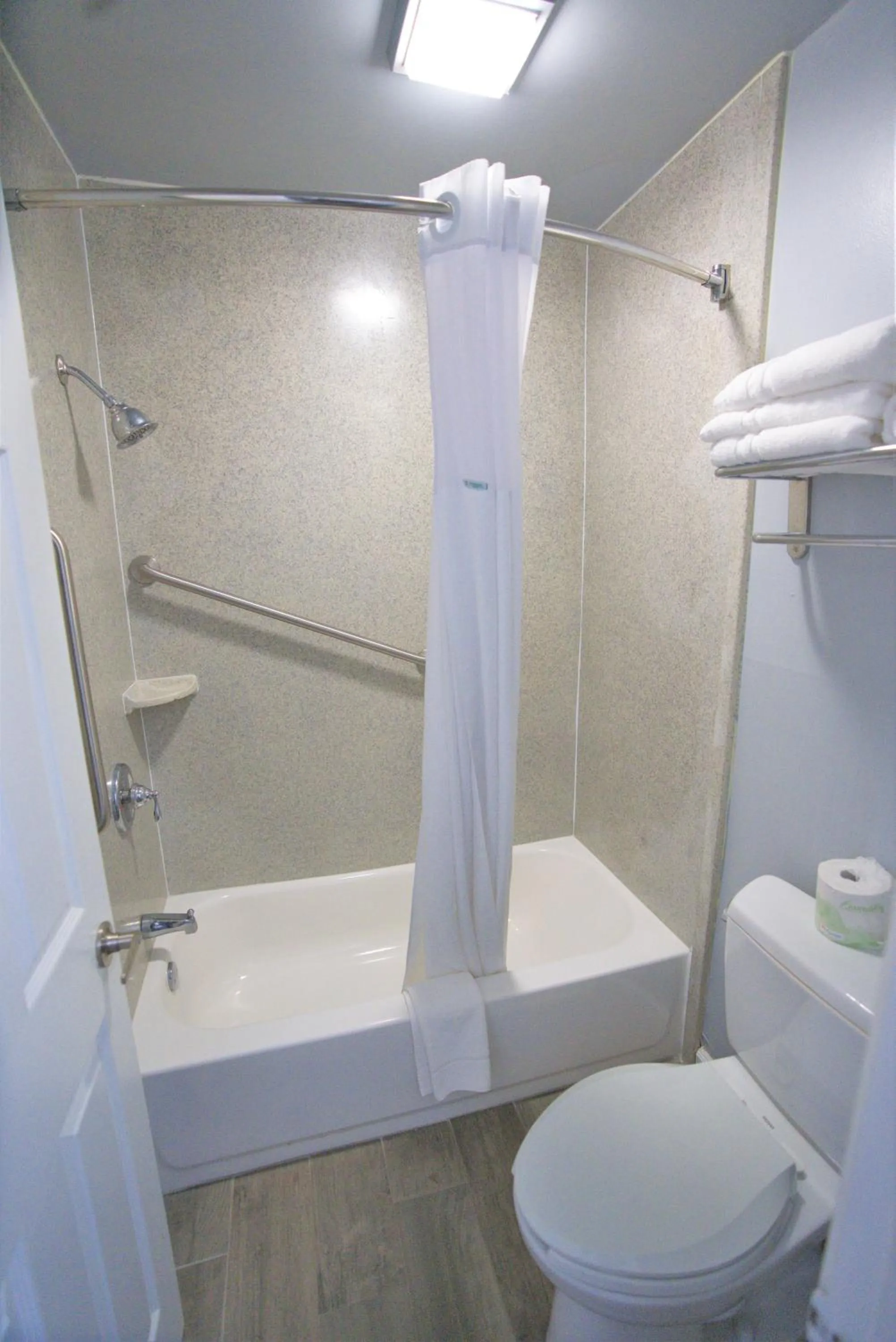 Shower in Columbus Inn and Suites