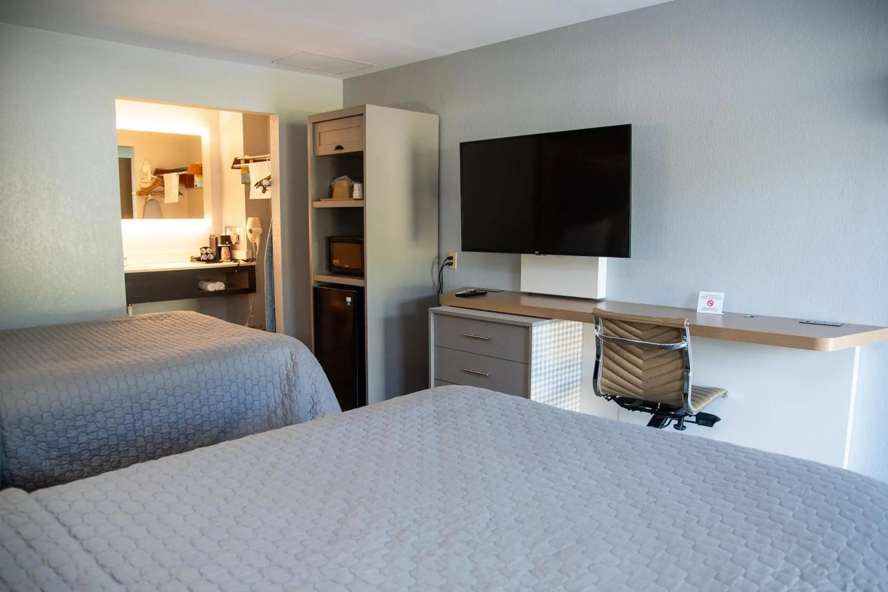 Queen Room with Two Queen Beds - Non-Smoking in Columbus Inn and Suites Queen Room with Two Queen Beds - Non-Smoking in Columbus Inn and Suites