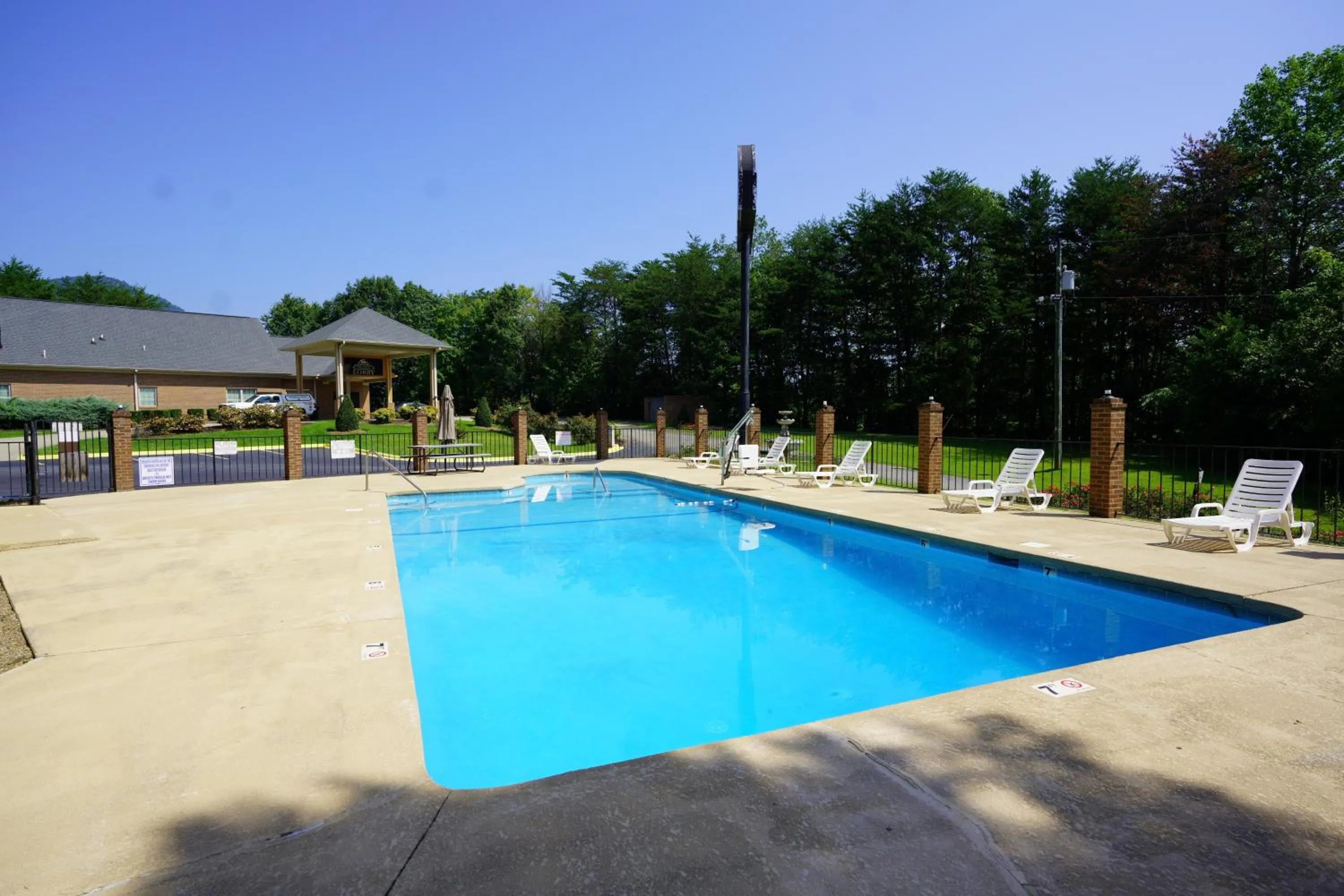 Swimming pool in Columbus Inn and Suites