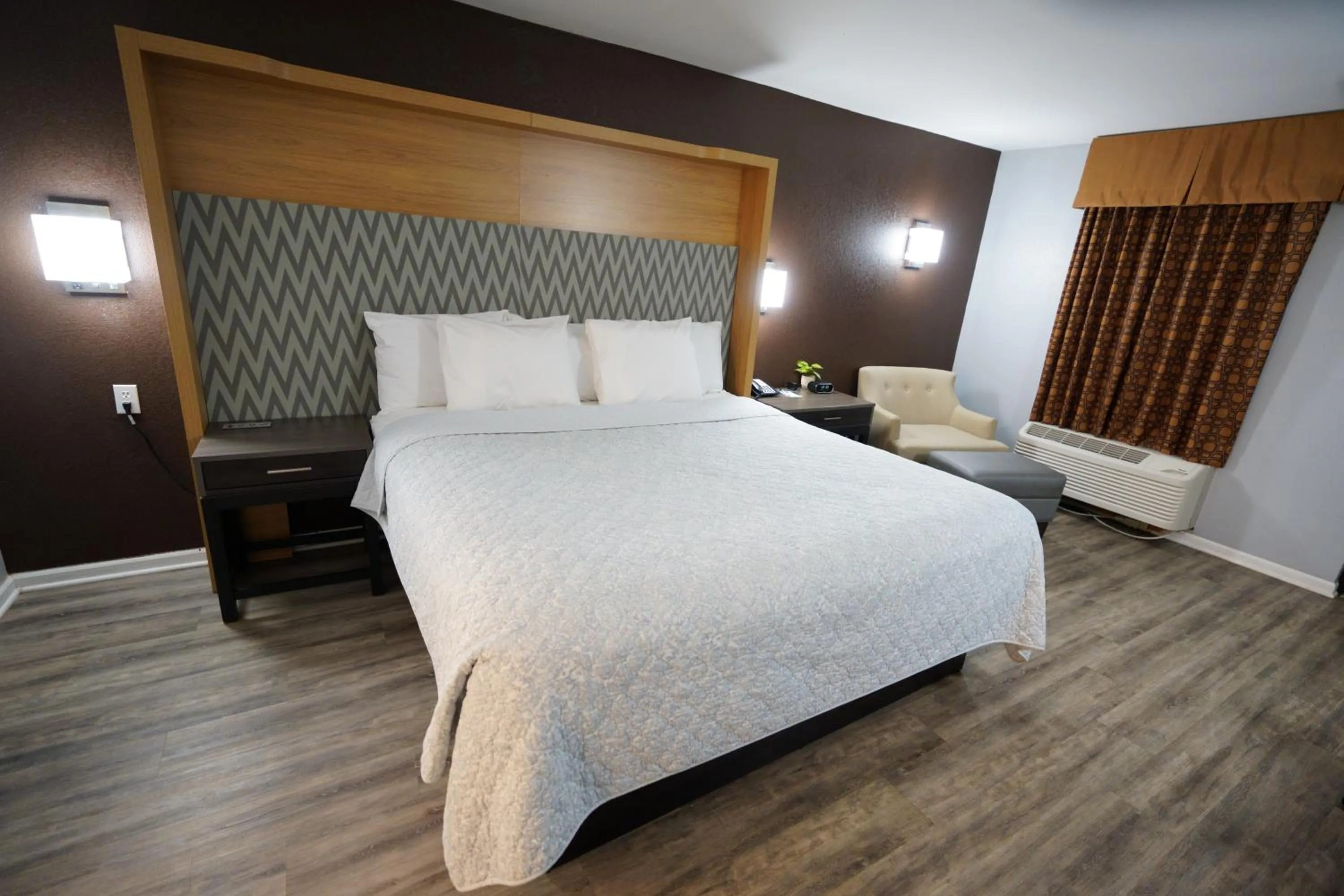 View (from property/room), Bed in Columbus Inn and Suites