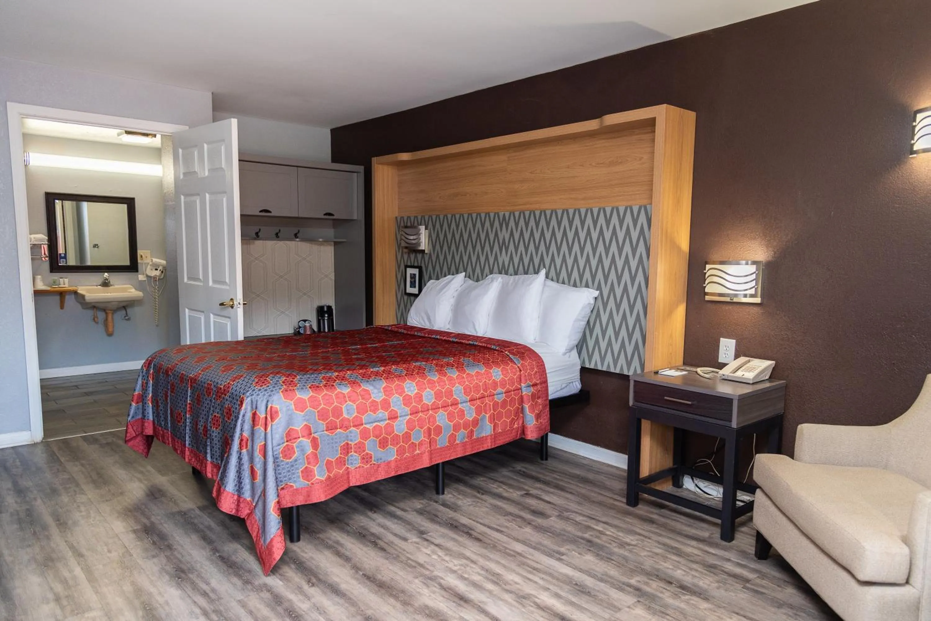 Bedroom, Bed in Columbus Inn and Suites