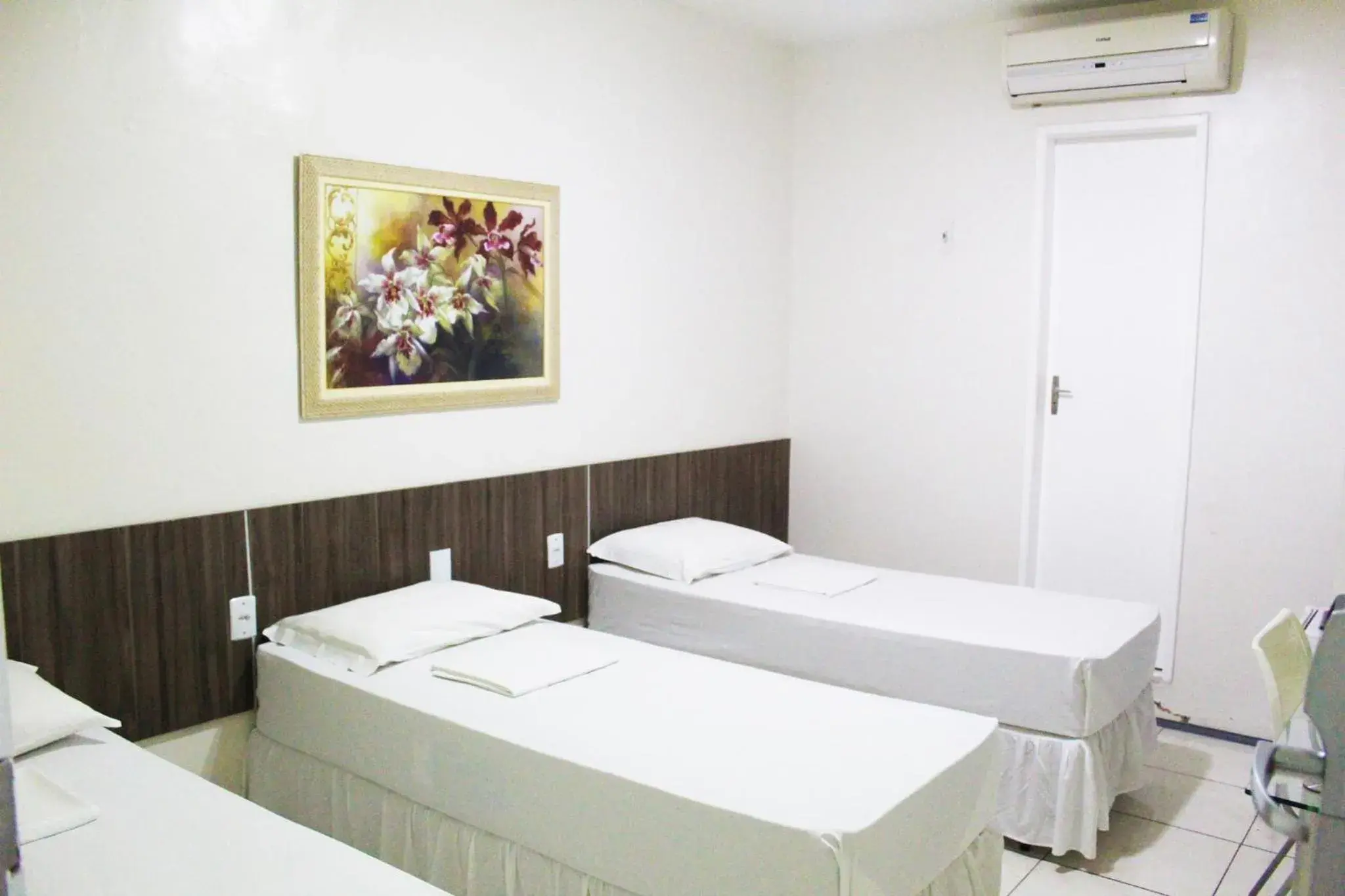 Standard Twin Triple Room in Hotel Aeroporto Star Standard Twin Triple Room in Hotel Aeroporto Star