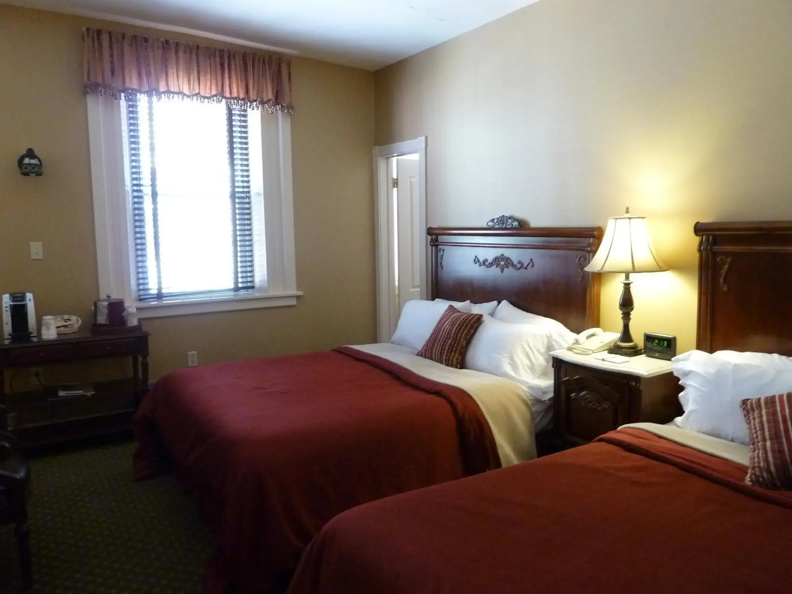 Day, Bed in The Inn at Jim Thorpe