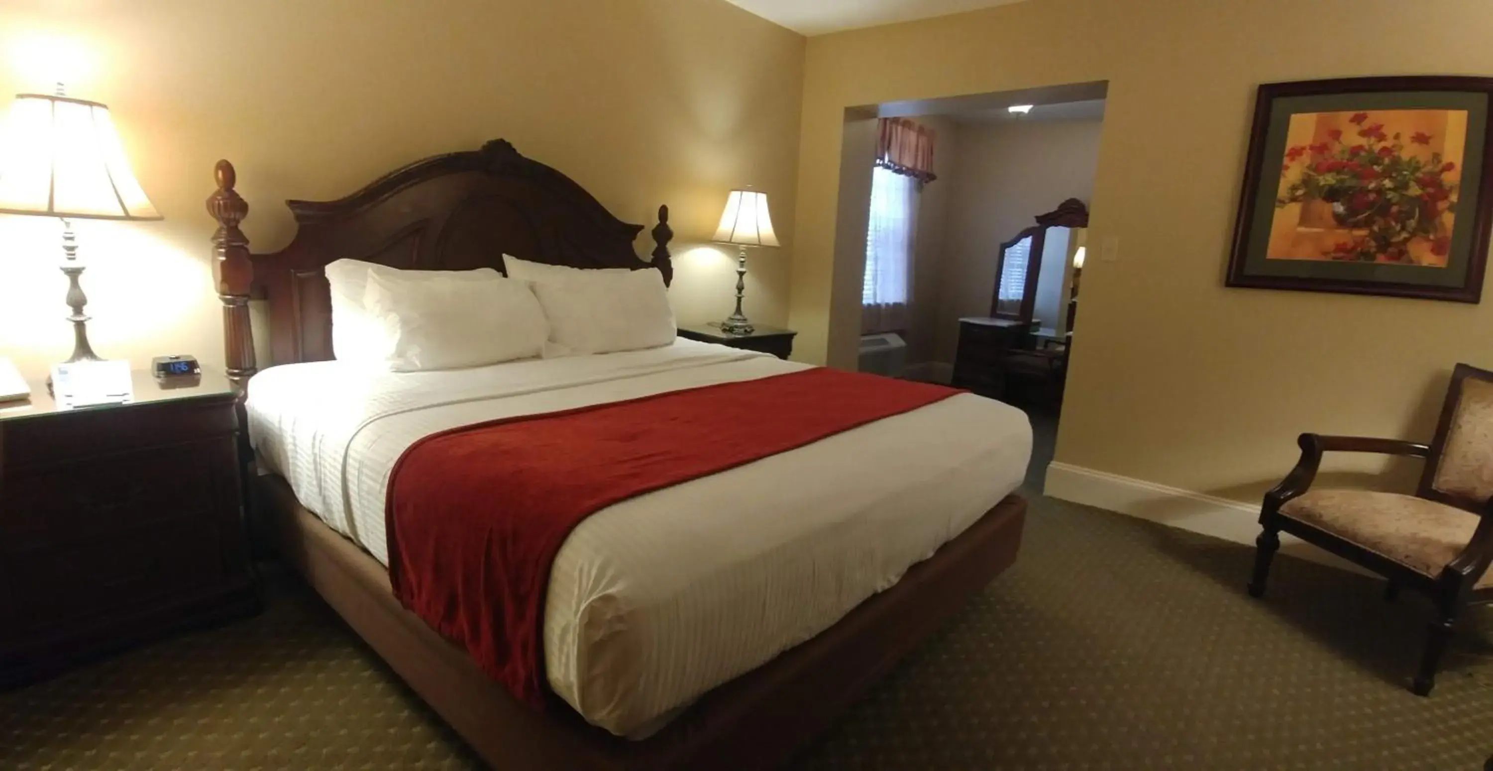 Photo of the whole room, Bed in The Inn at Jim Thorpe