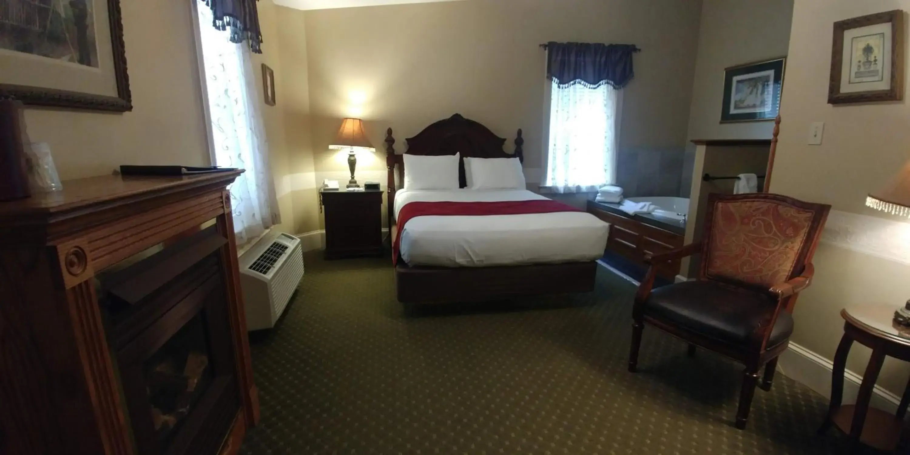 Photo of the whole room, Bed in The Inn at Jim Thorpe