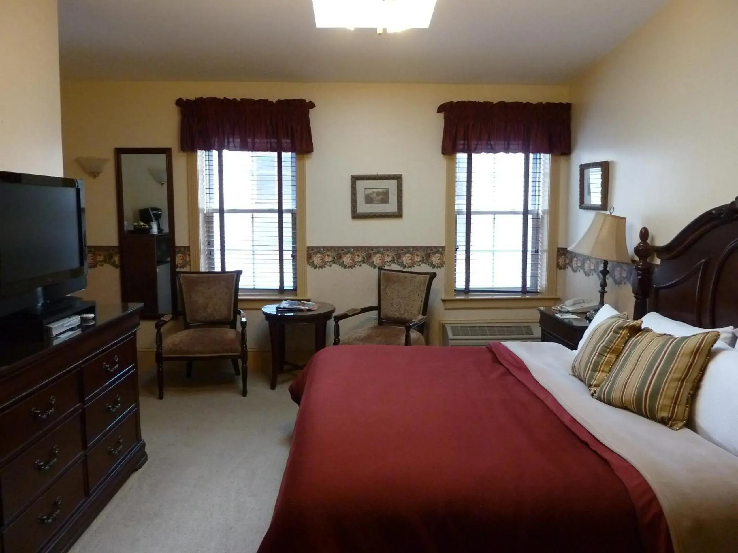 Day, Bed in The Inn at Jim Thorpe