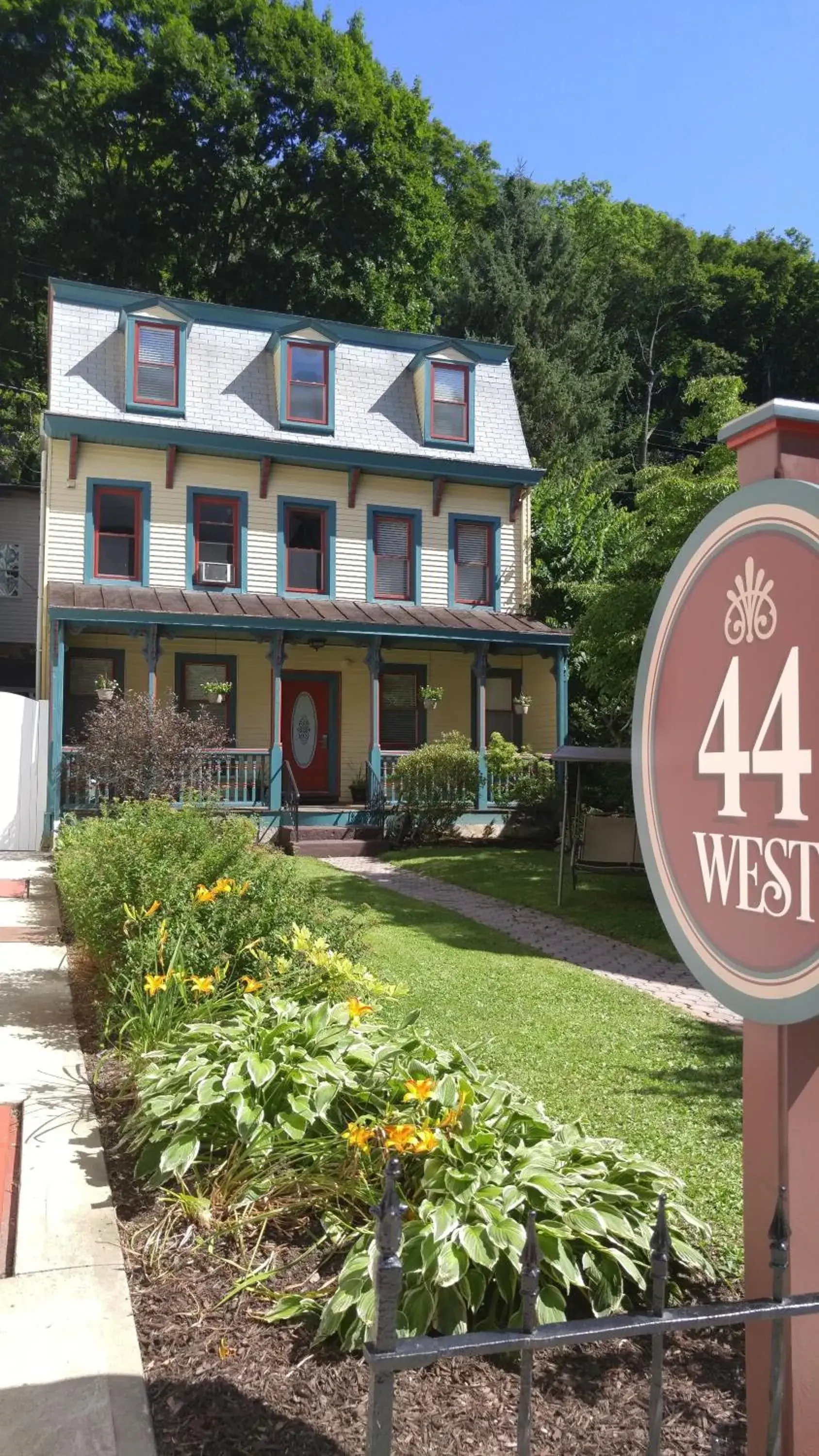 Facade/entrance, Property Building in The Inn at Jim Thorpe