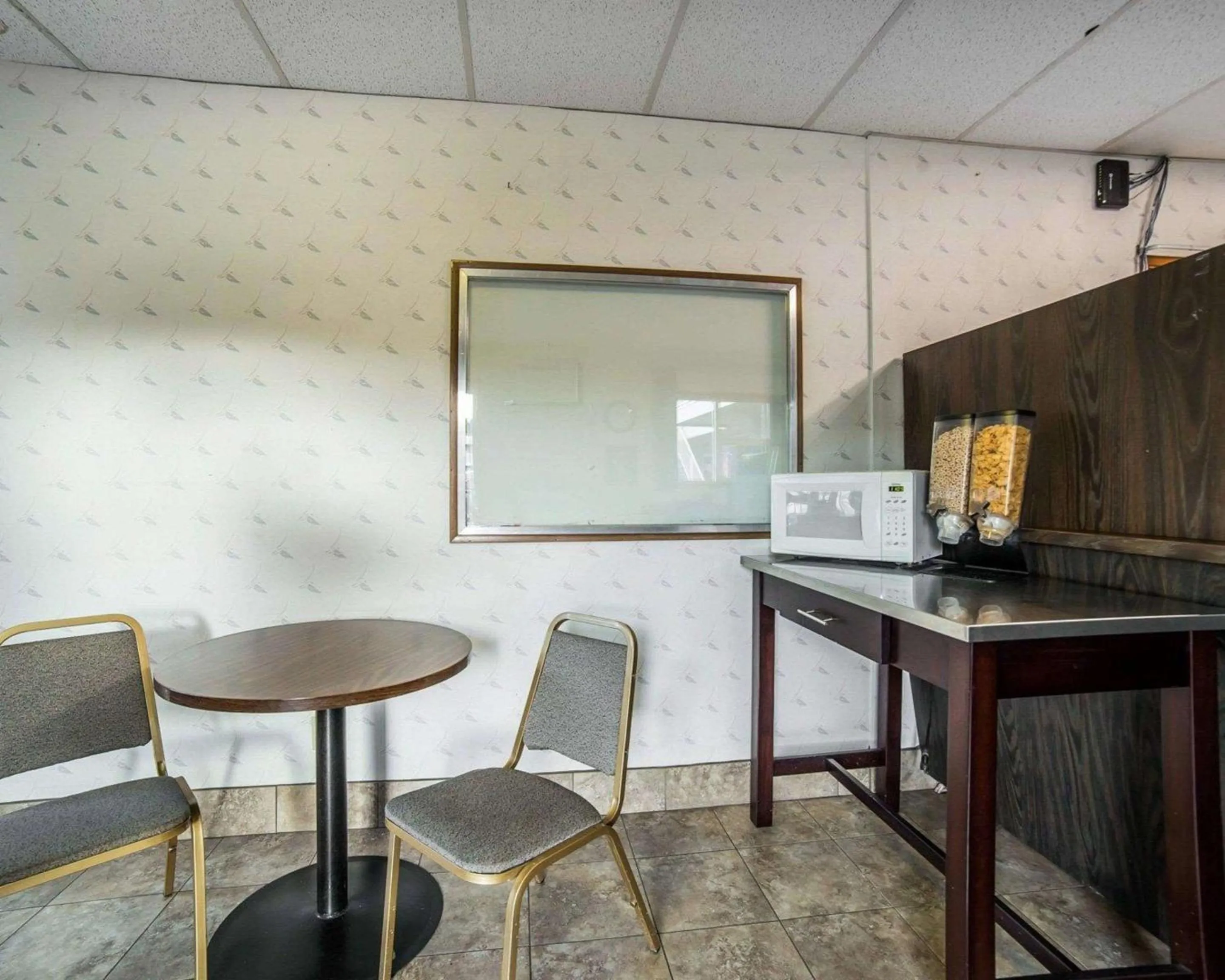 Rodeway Inn & Suites