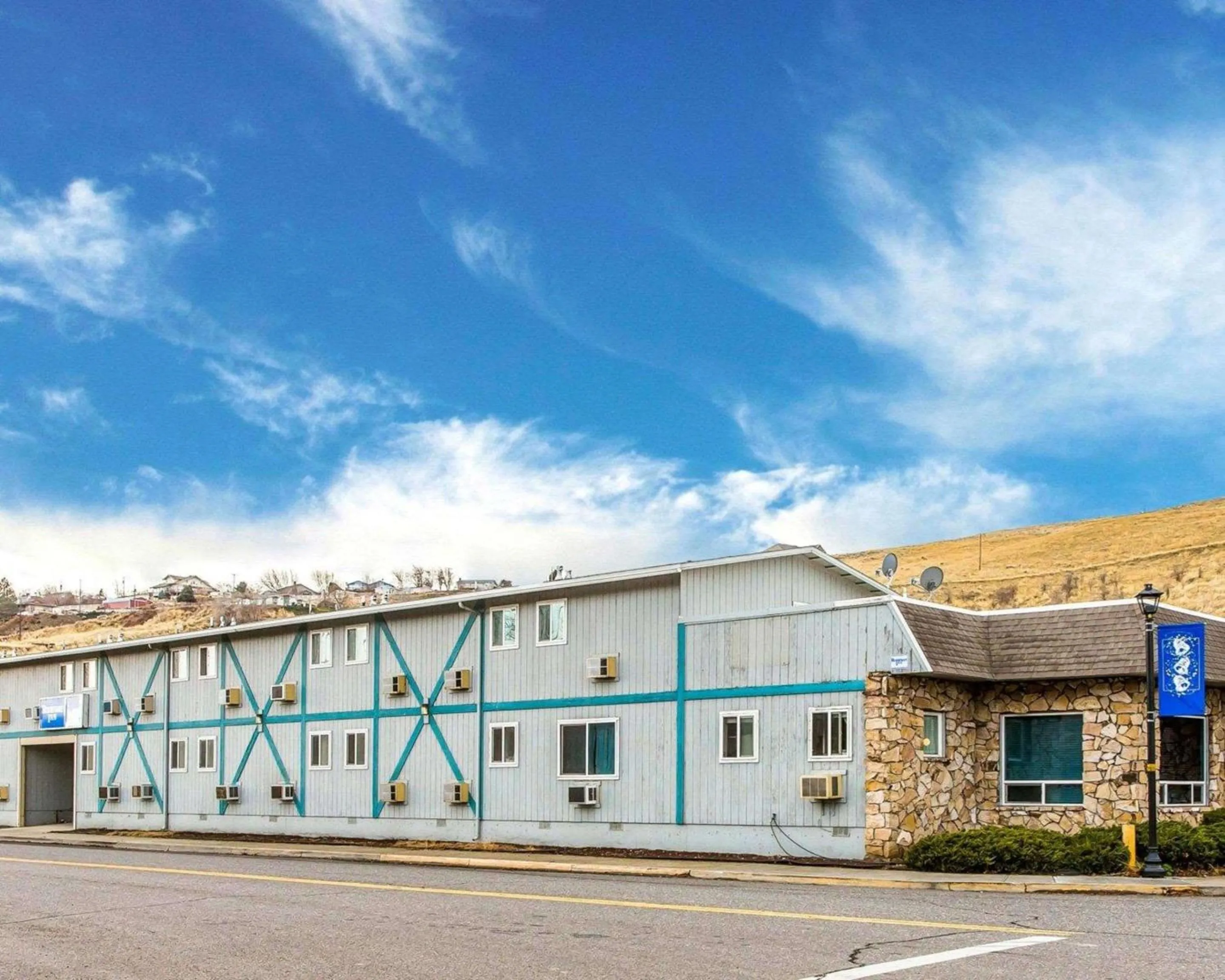 Property Building in Rodeway Inn & Suites