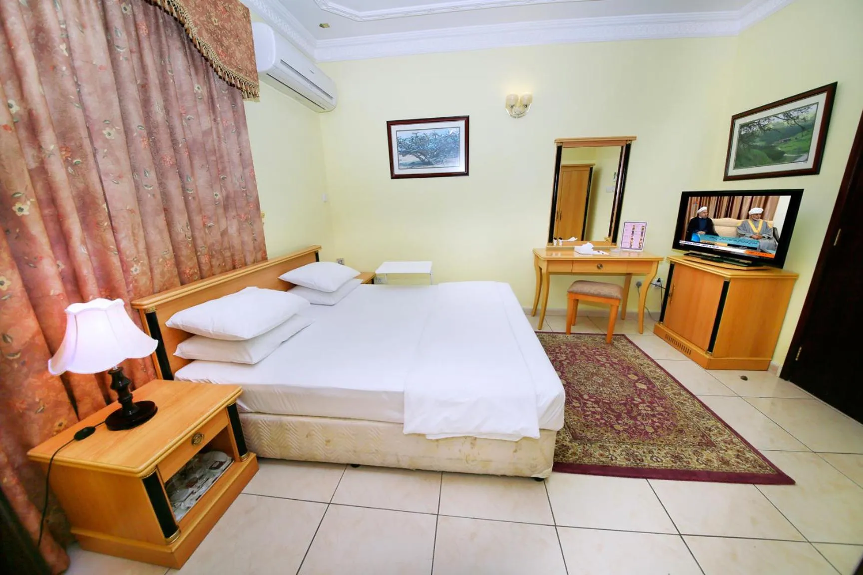 Bedroom, Bed in Muscat International Hotel