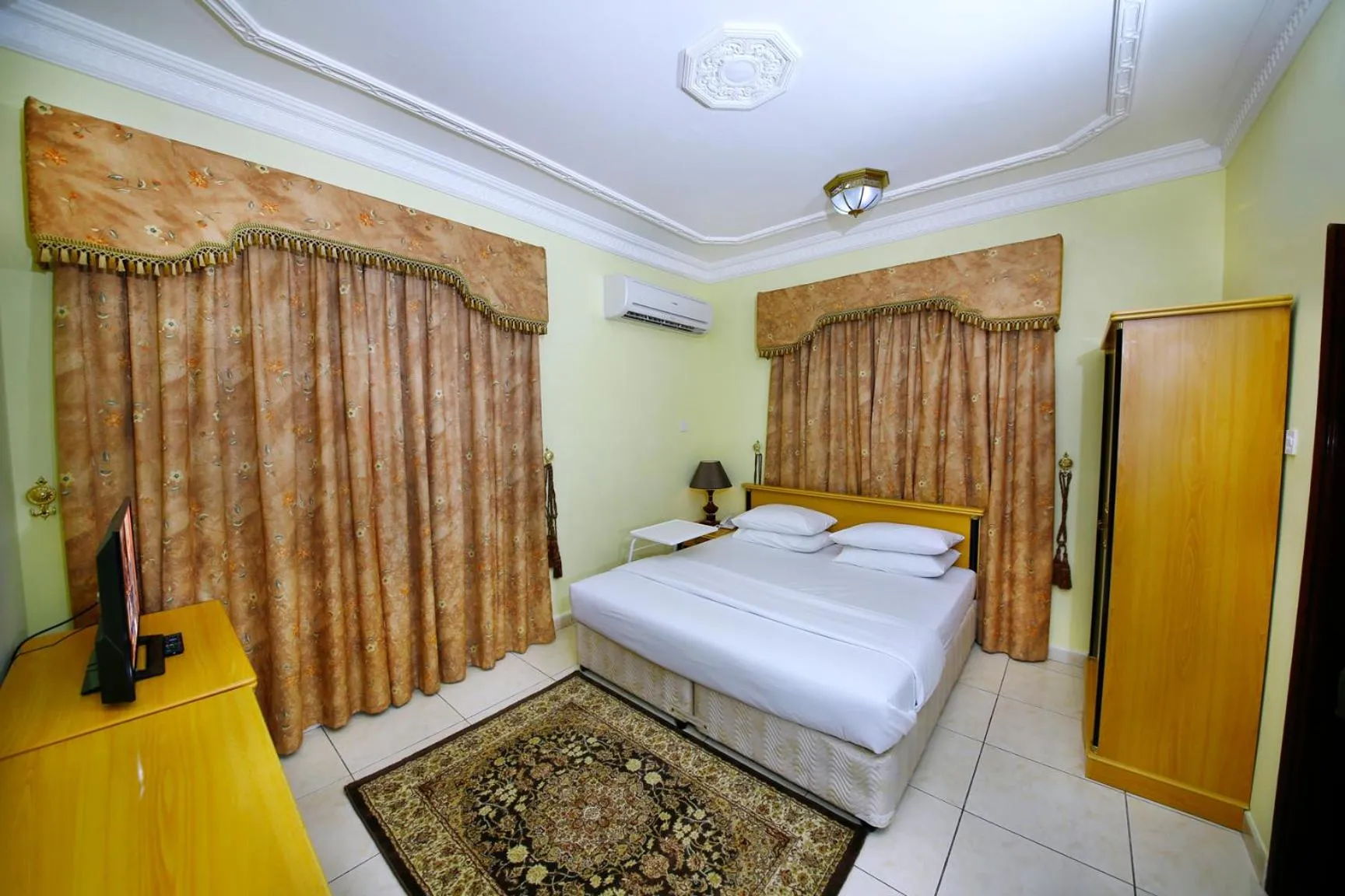 Bedroom, Bed in Muscat International Hotel