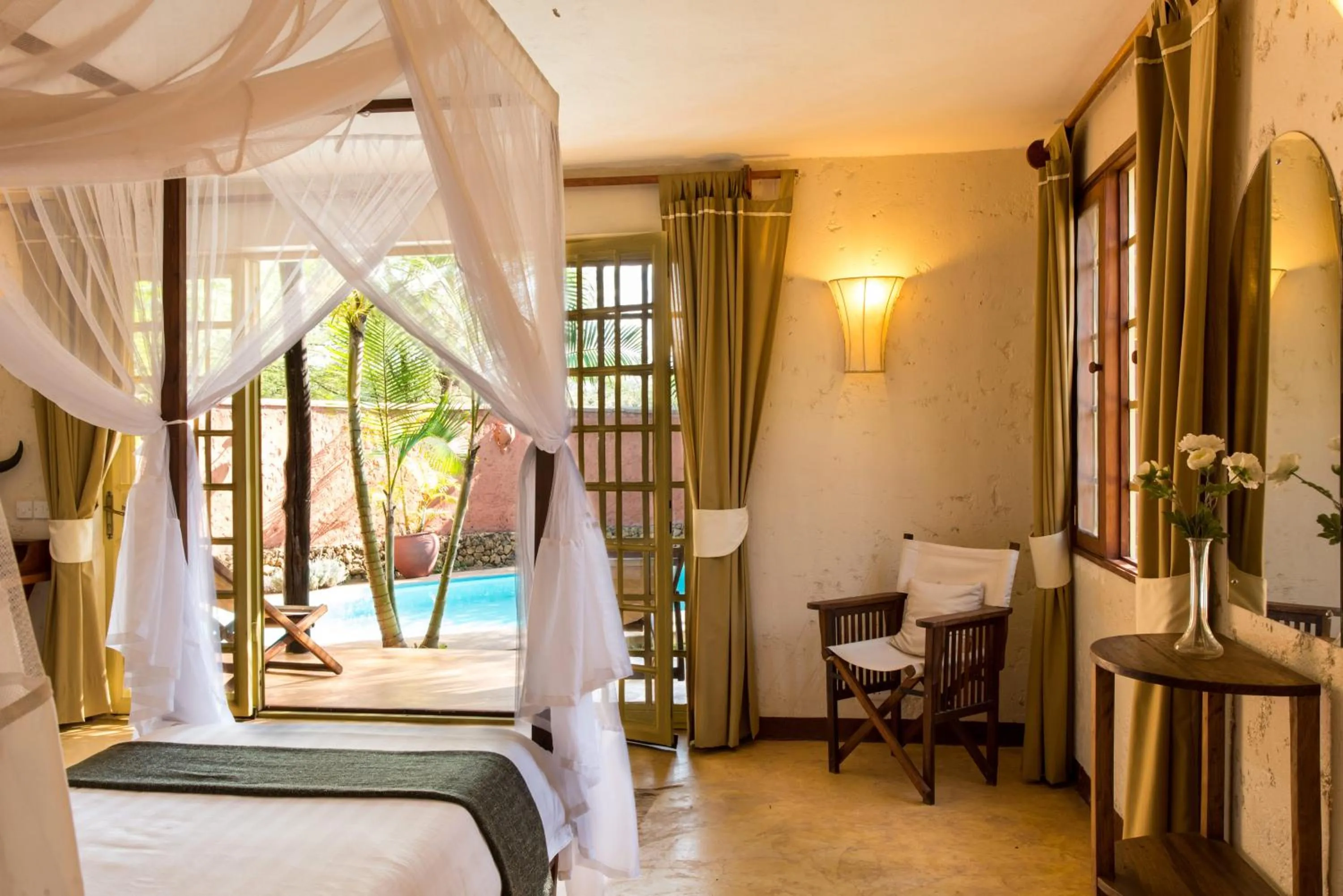 Swimming pool, Bed in Kili Villa Kilimanjaro Luxury Retreat