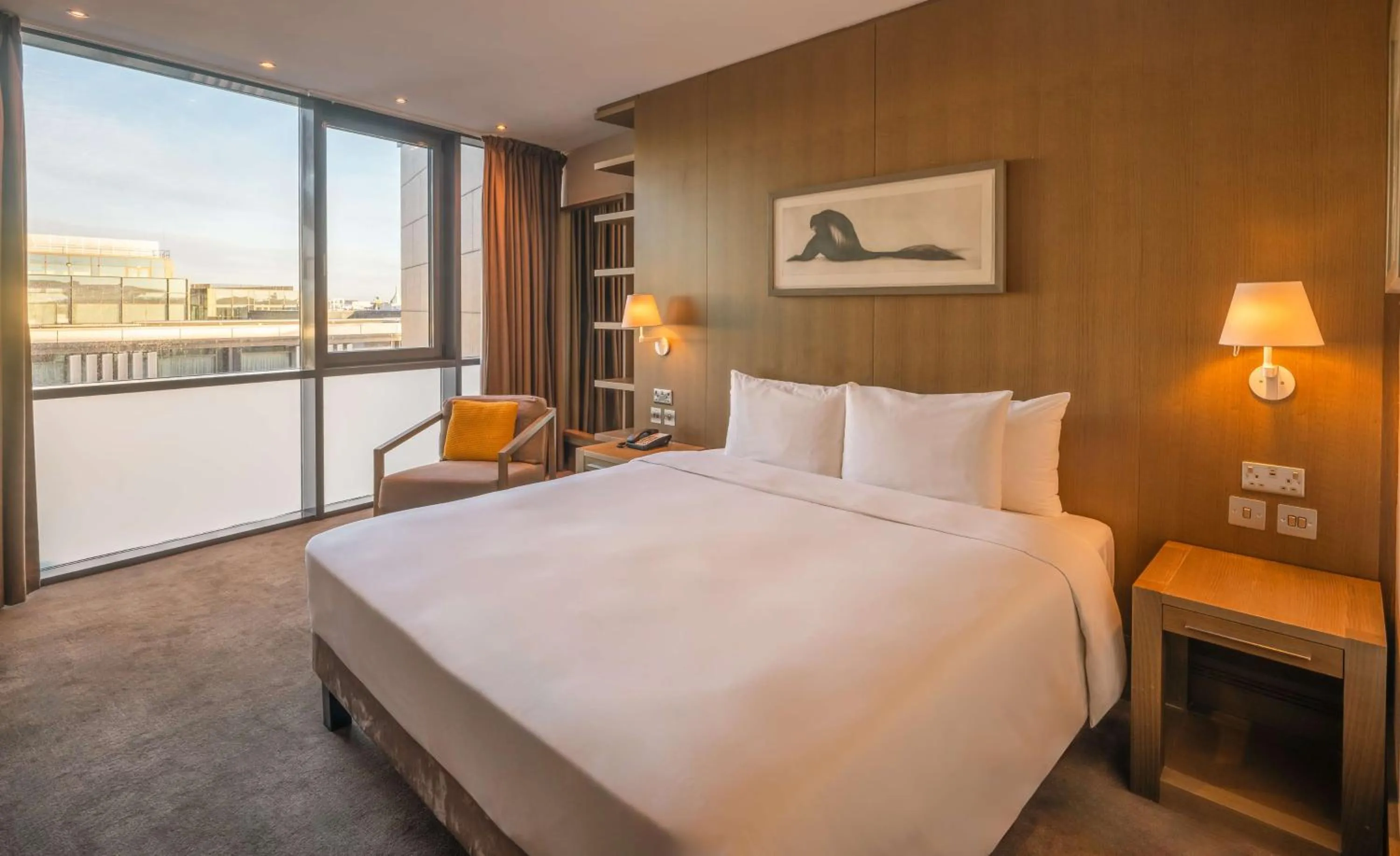 Photo of the whole room, Bed in Radisson Blu Royal Hotel Dublin