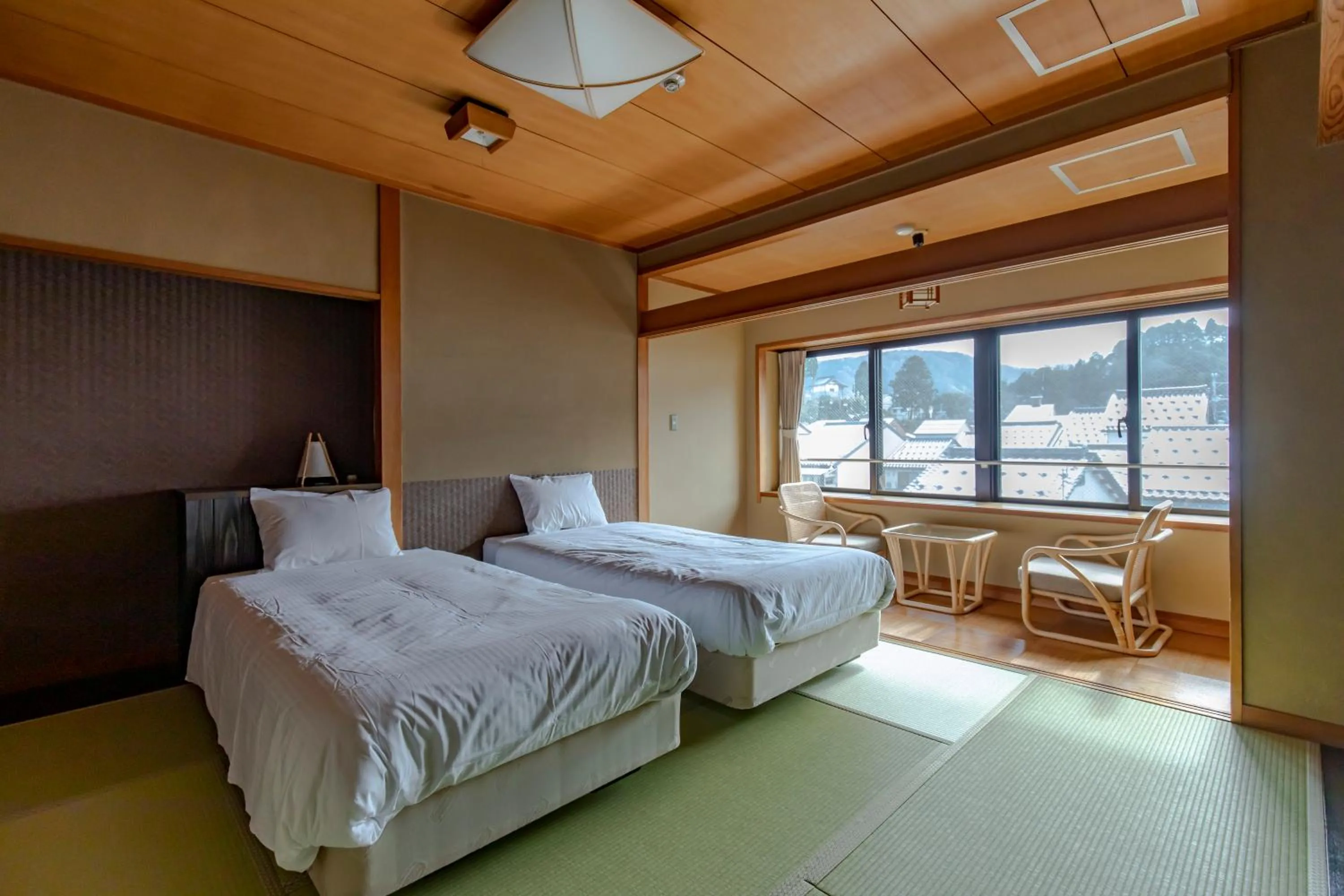 Photo of the whole room, Bed in Sensui