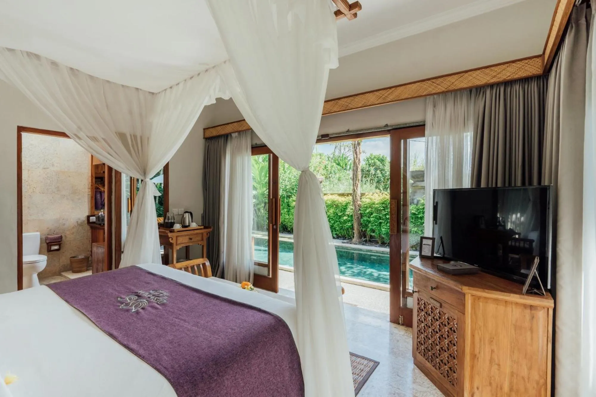 Bedroom, Bed in Desa Swan Villas & SPA, Keramas