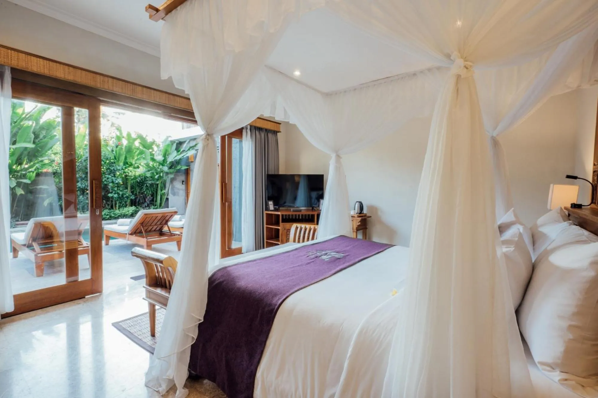 Bed in Desa Swan Villas & SPA, Keramas