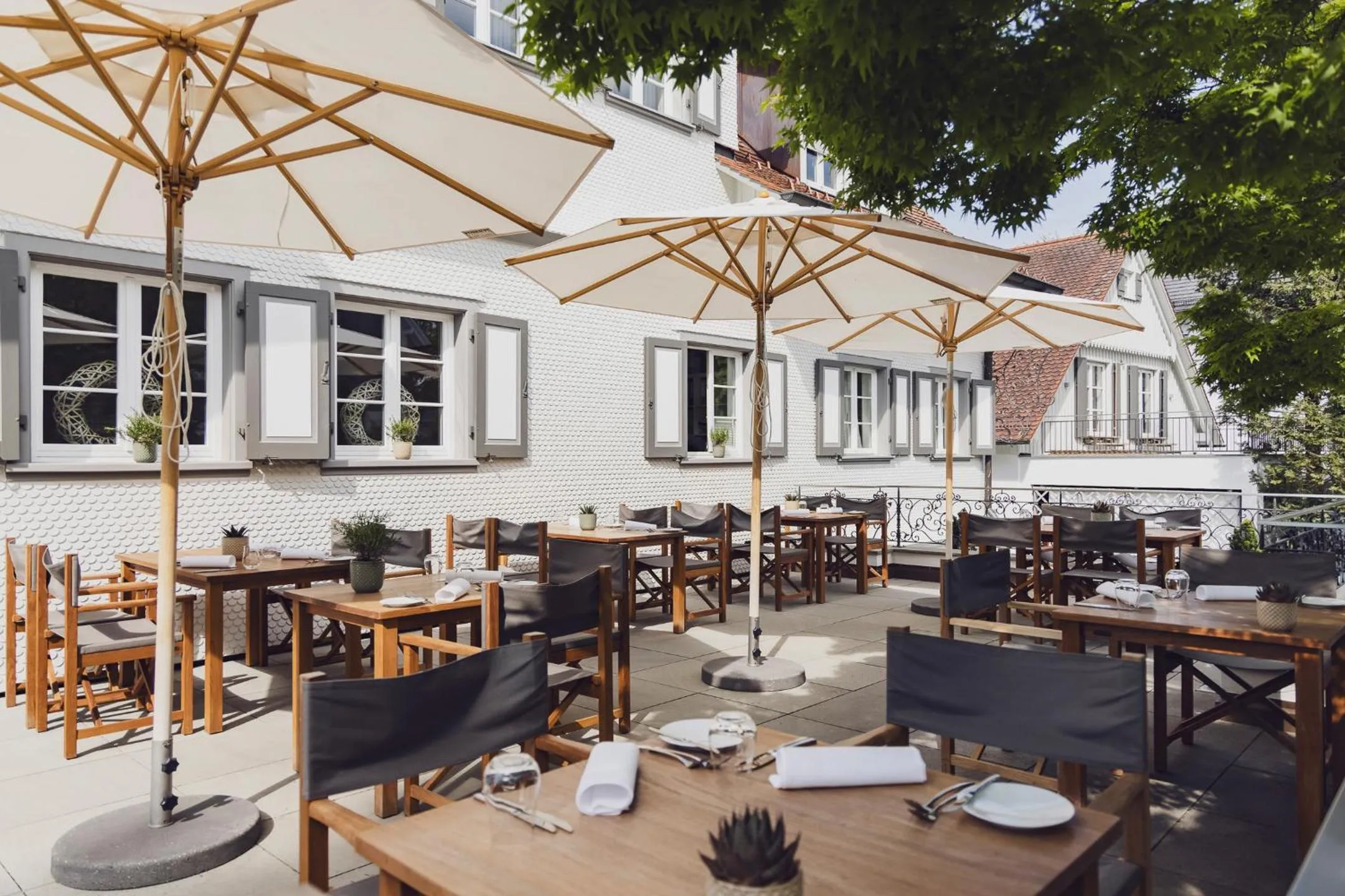 Property building in Hotel Caraleon