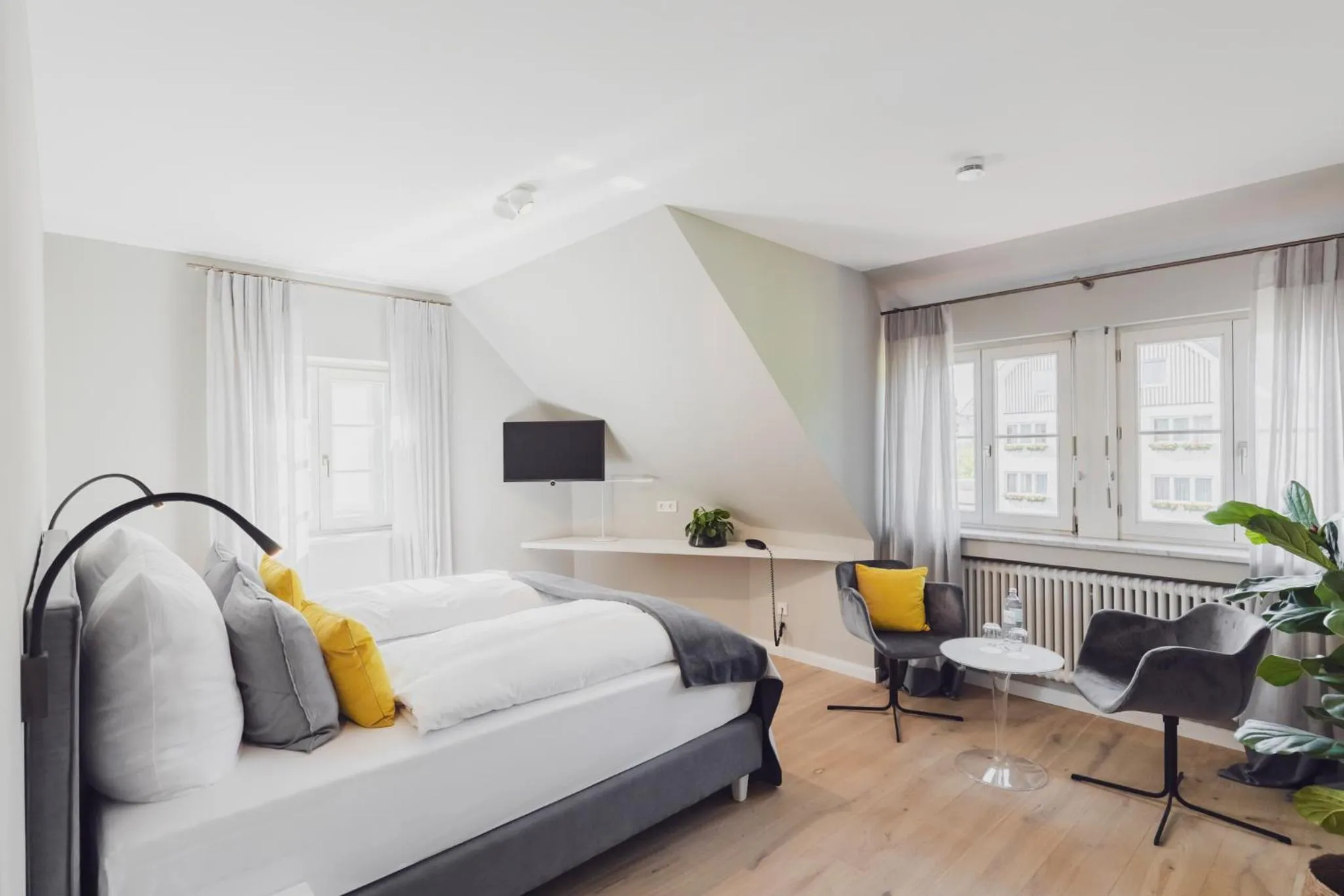 Photo of the whole room, Bed in Hotel Caraleon