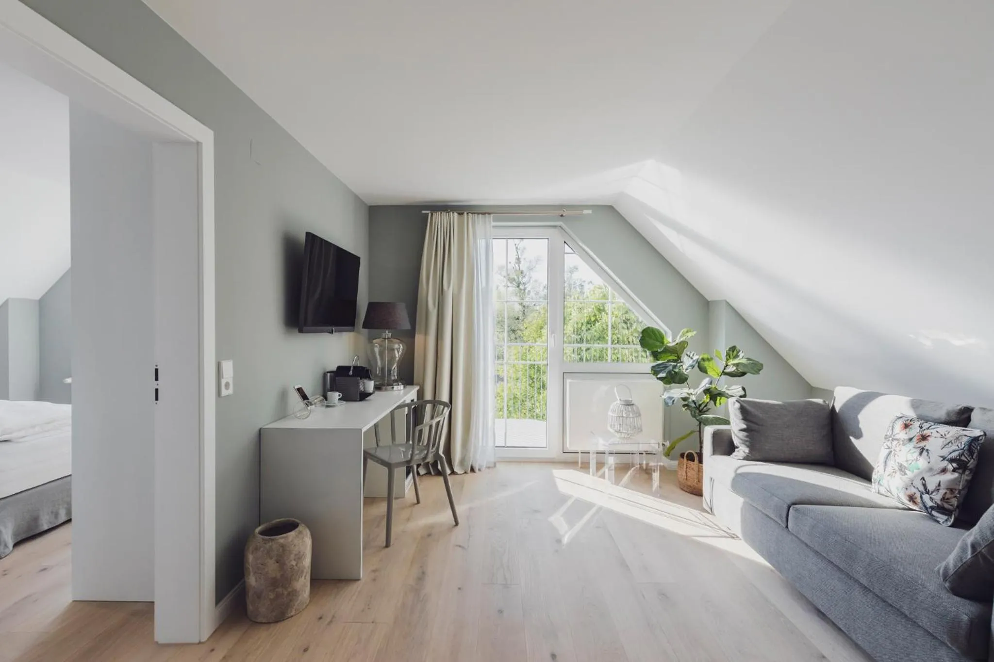 People in Hotel Caraleon