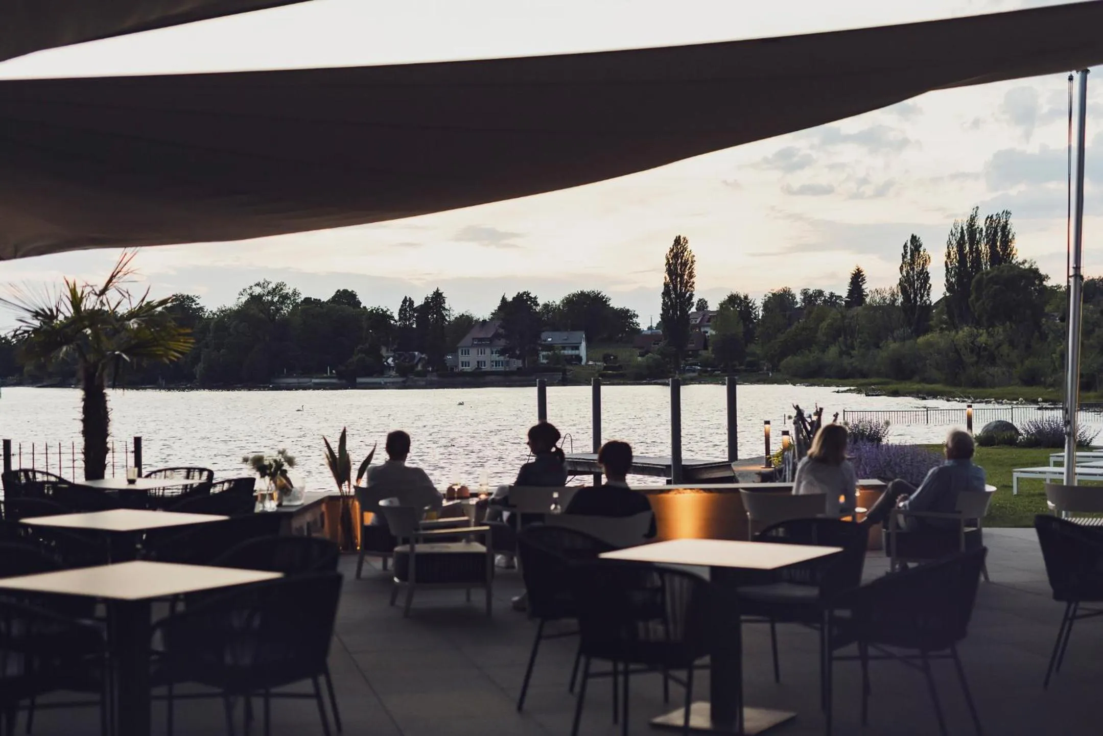 Restaurant/places to eat in Hotel Caraleon