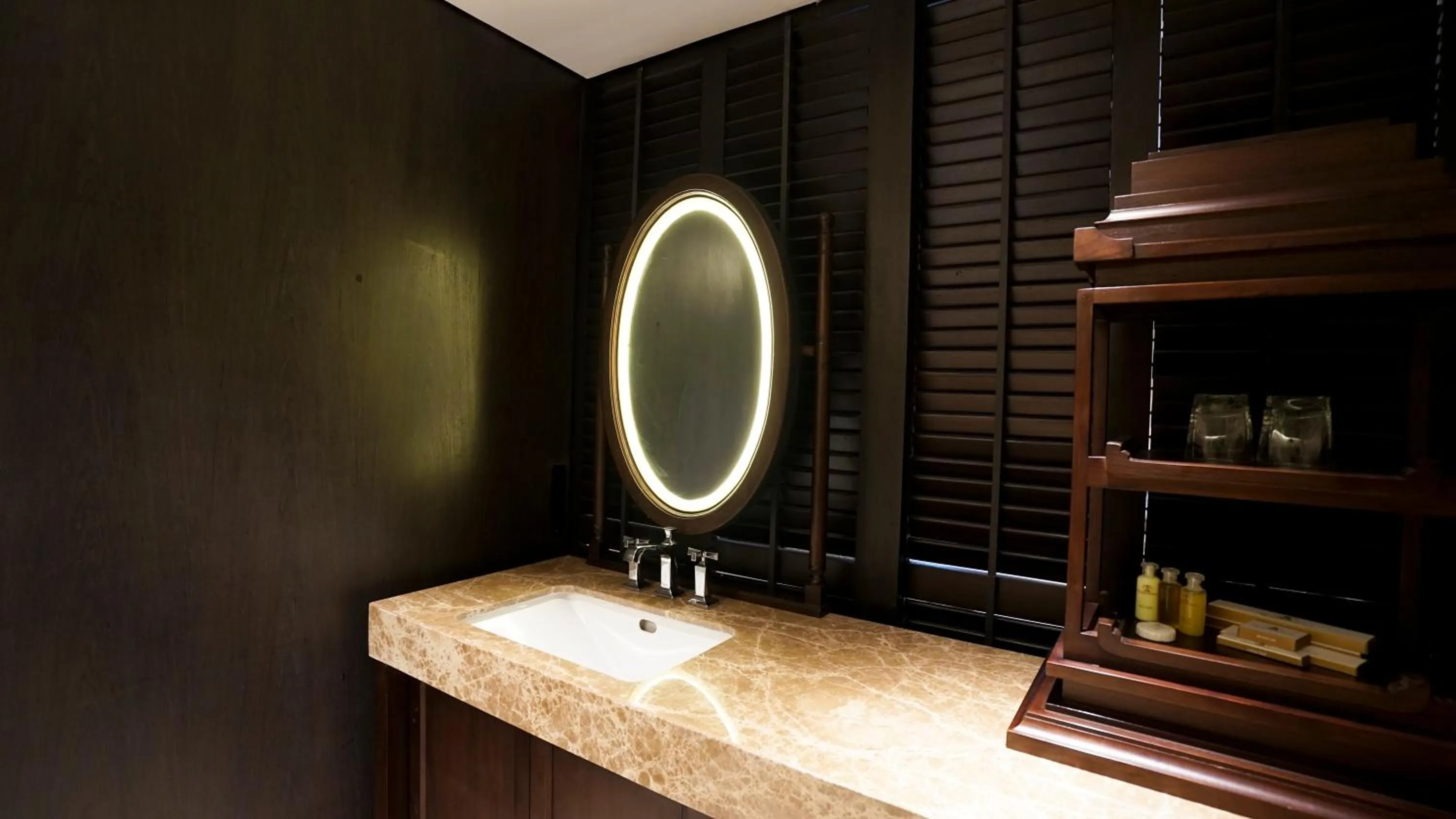 Bathroom in The Singhasari Resort Batu