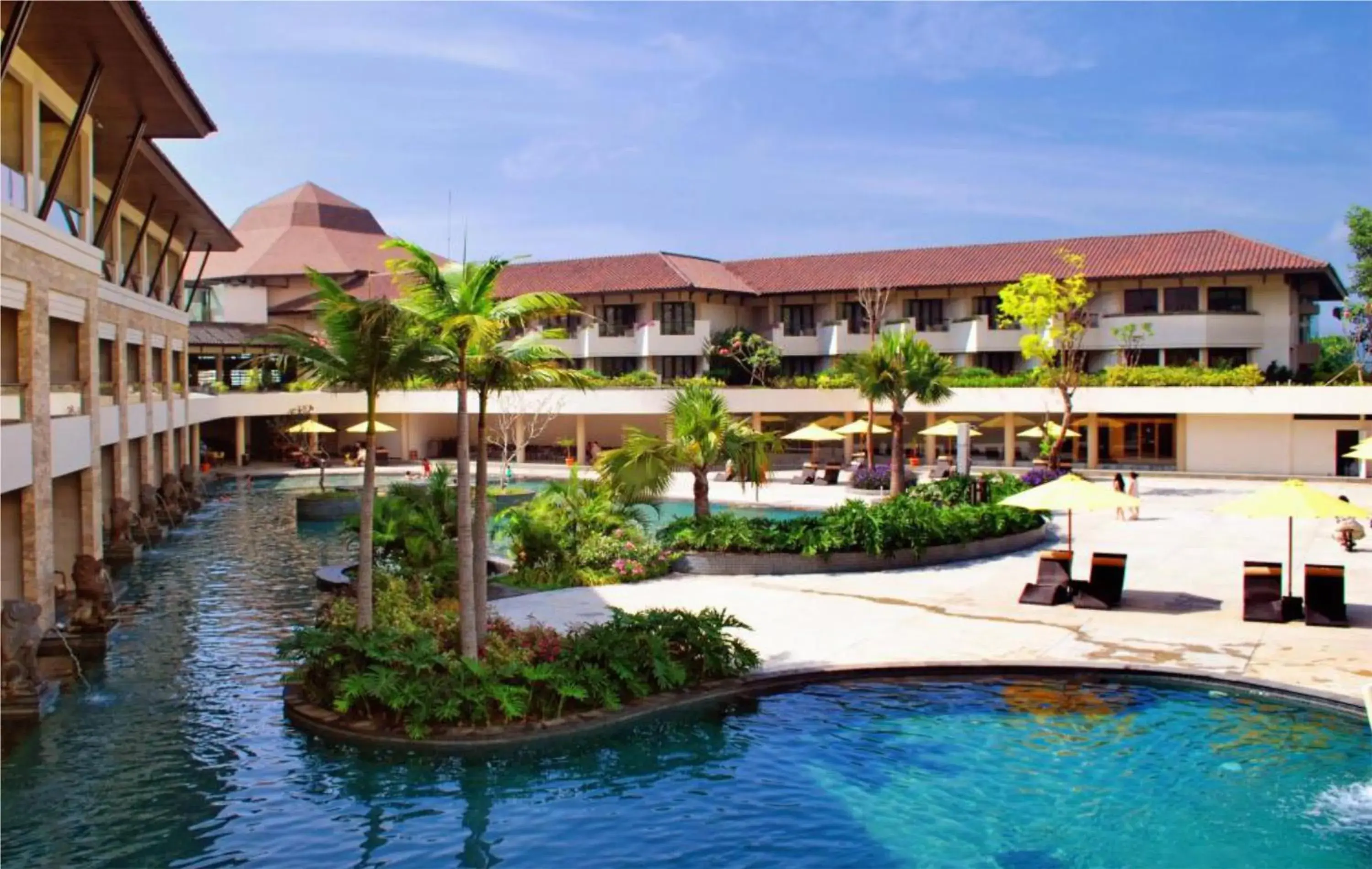 Swimming pool in The Singhasari Resort Batu Swimming pool in The Singhasari Resort Batu