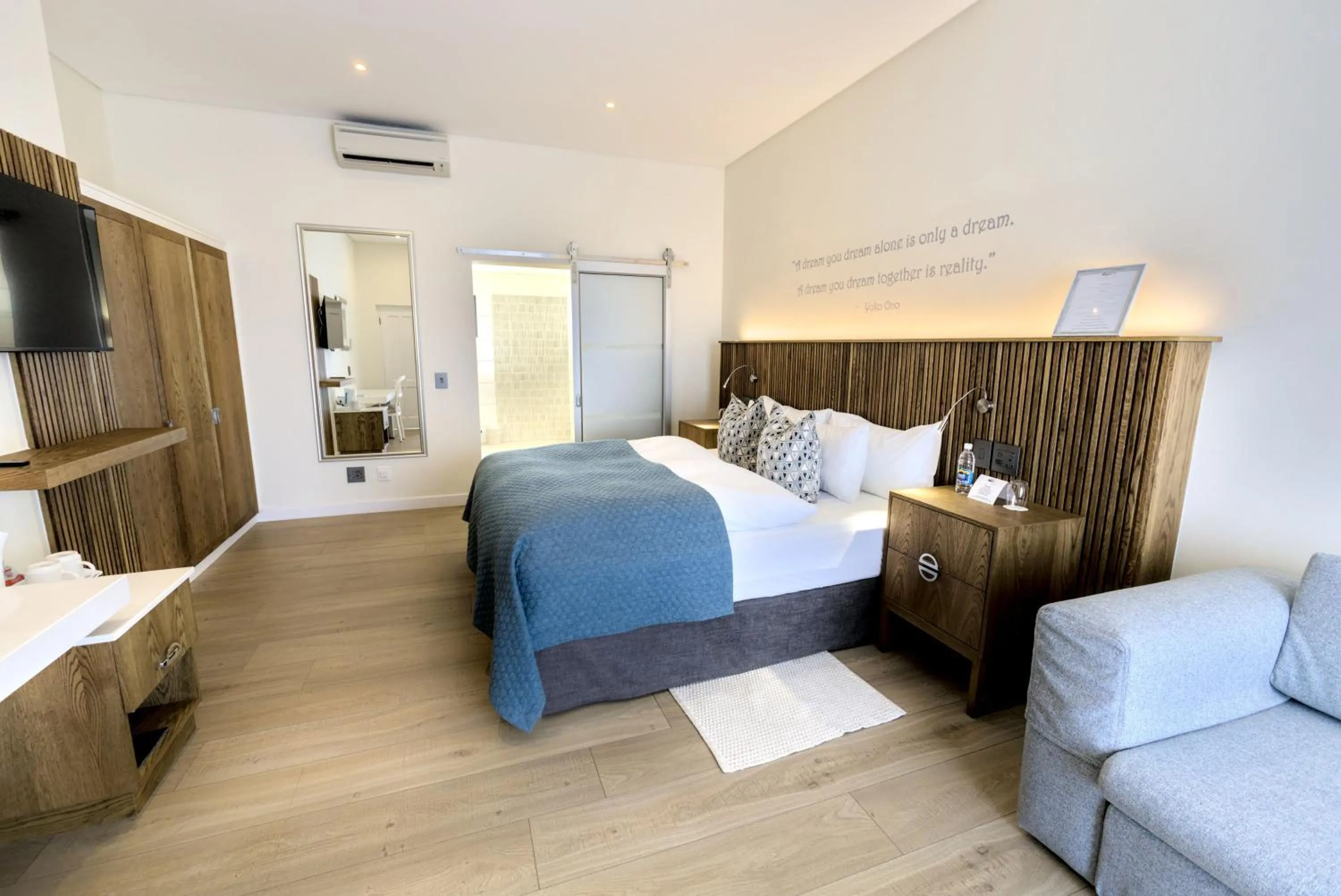 Bed in Oyster Box Guesthouse