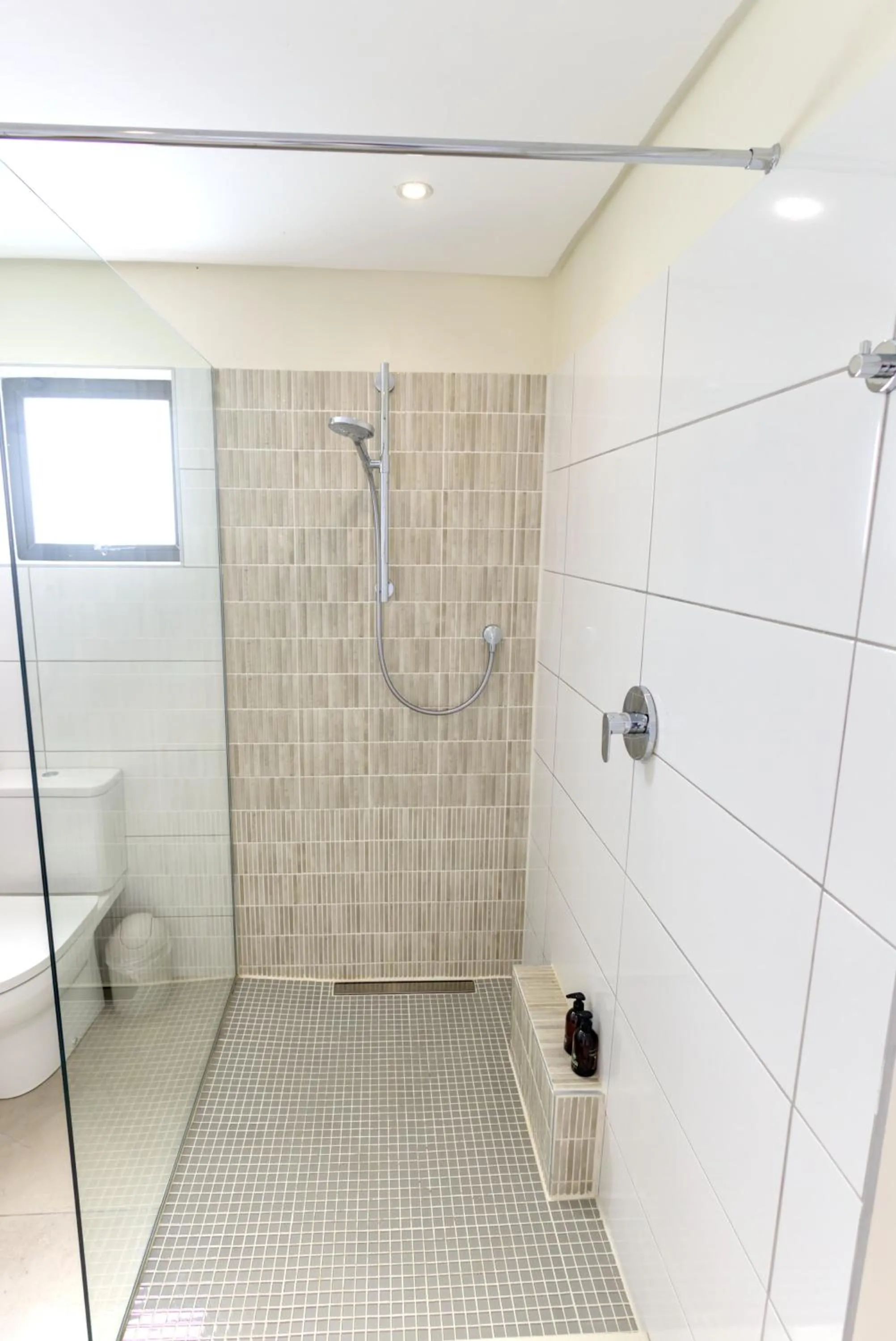 Shower in Oyster Box Guesthouse