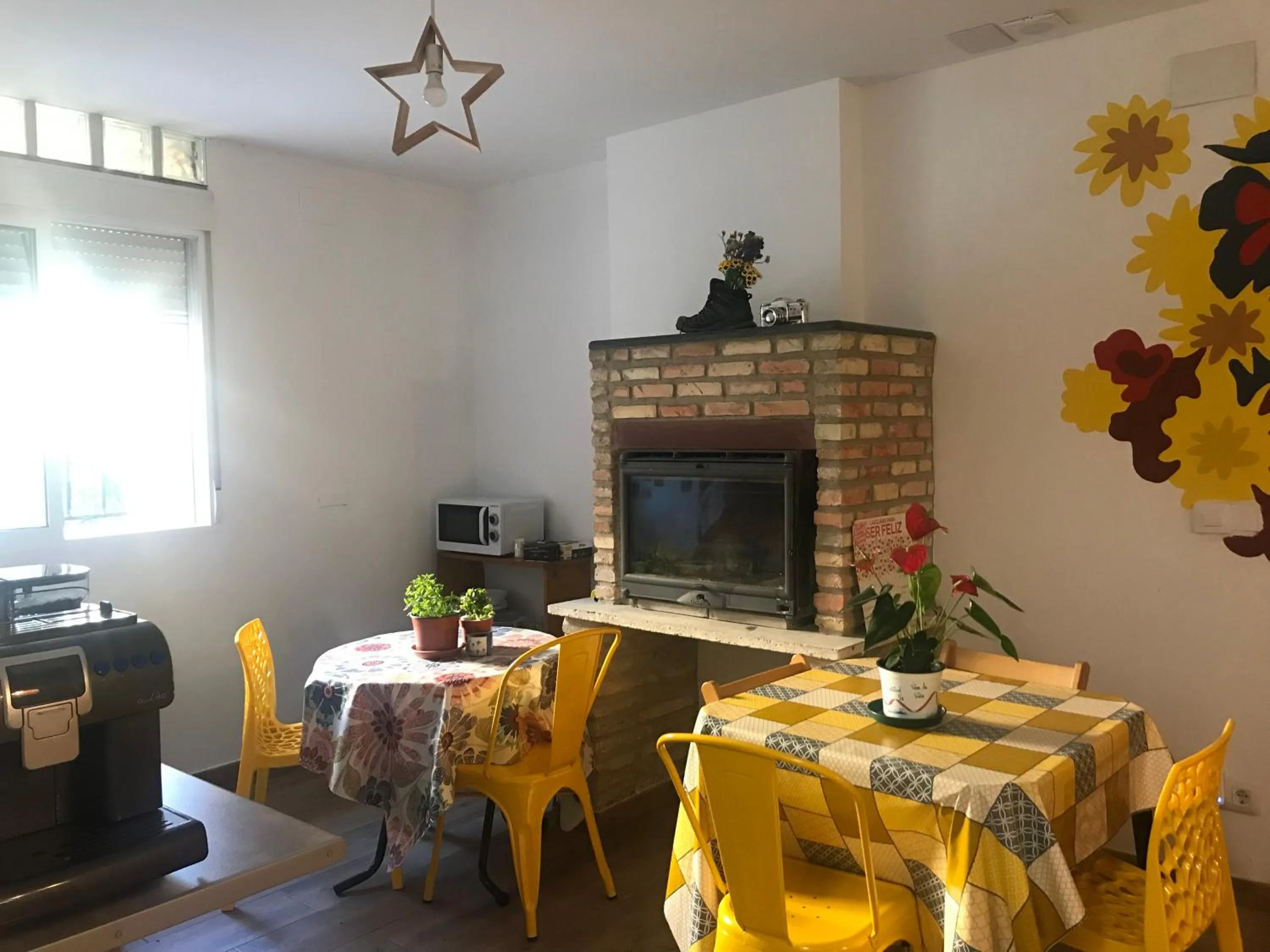 Restaurant/Places to Eat in Albergue Estrella Guia Solo Peregrinos