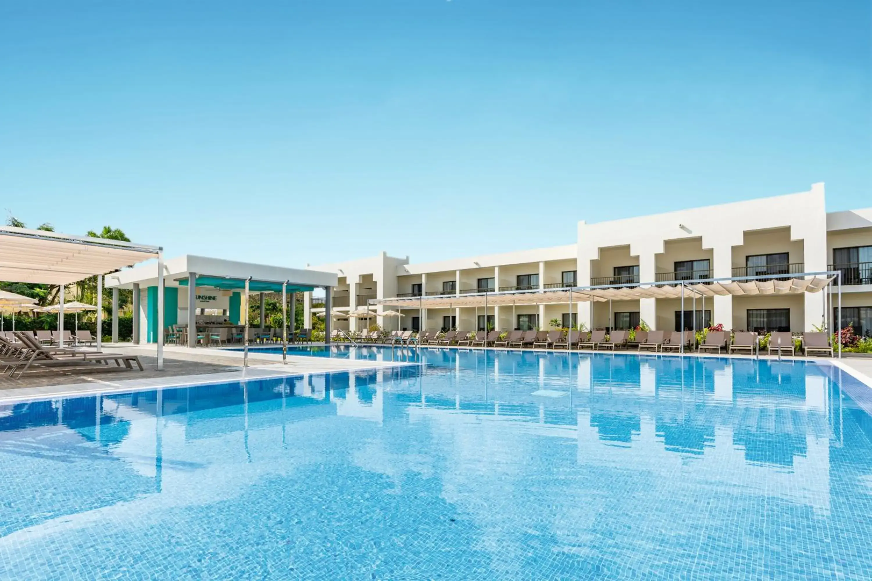 Swimming pool in Riu Palace Zanzibar - All Inclusive Swimming pool in Riu Palace Zanzibar - All Inclusive