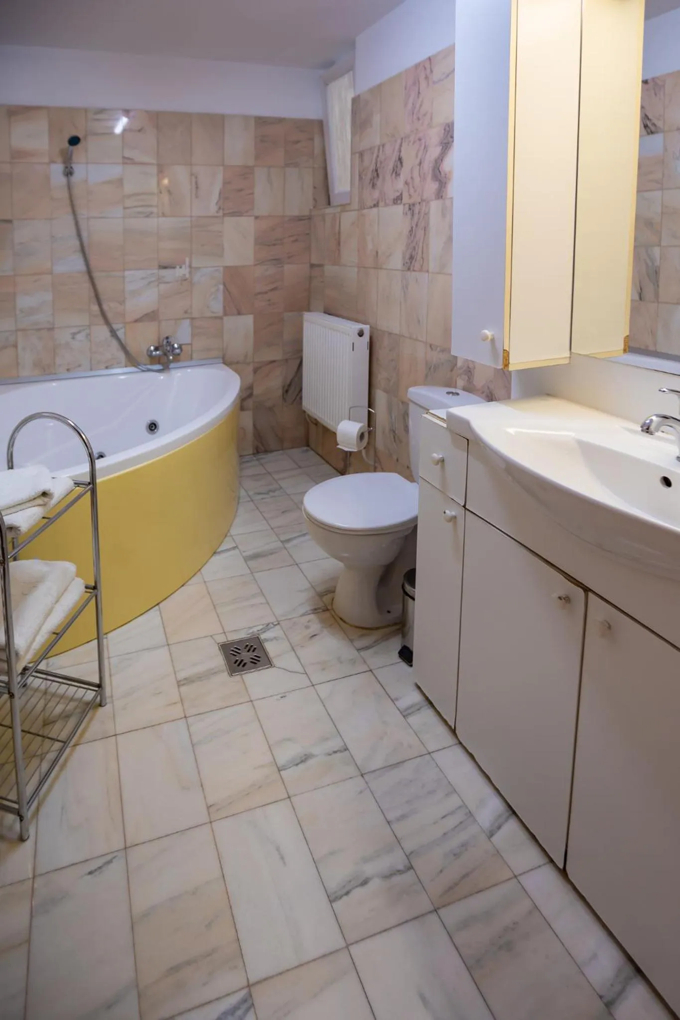 Toilet in Noroc si Fericire