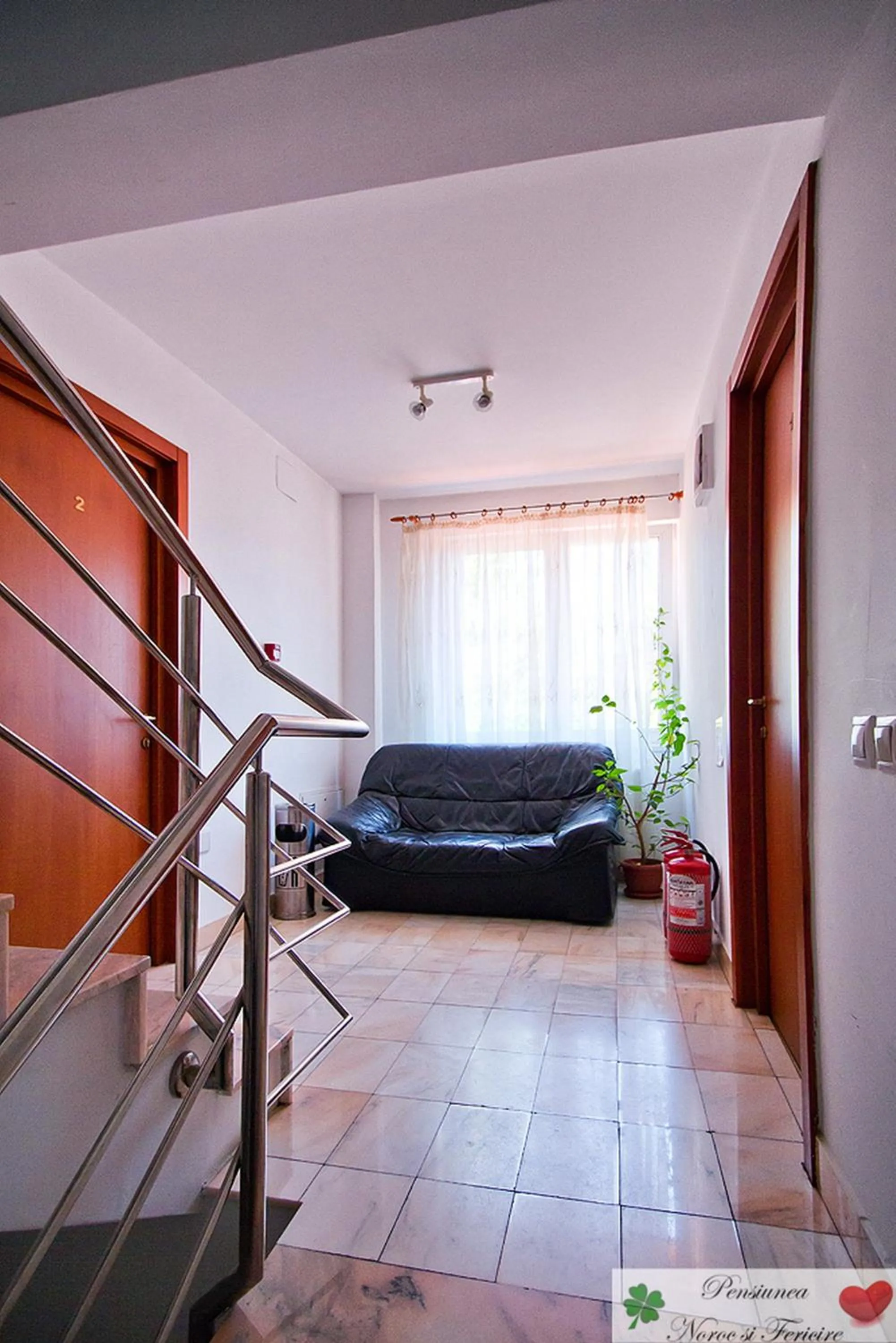 Lobby or reception, Bed in Noroc si Fericire