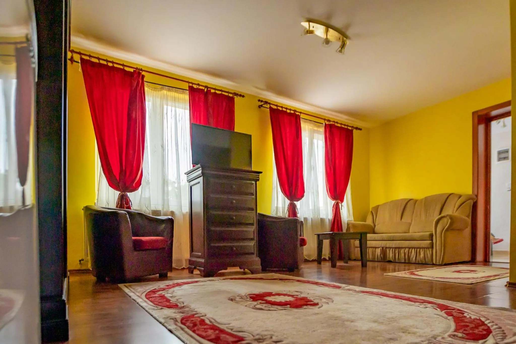 Seating area in Noroc si Fericire