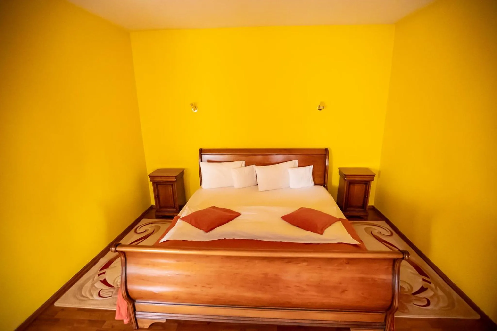 Bed in Noroc si Fericire