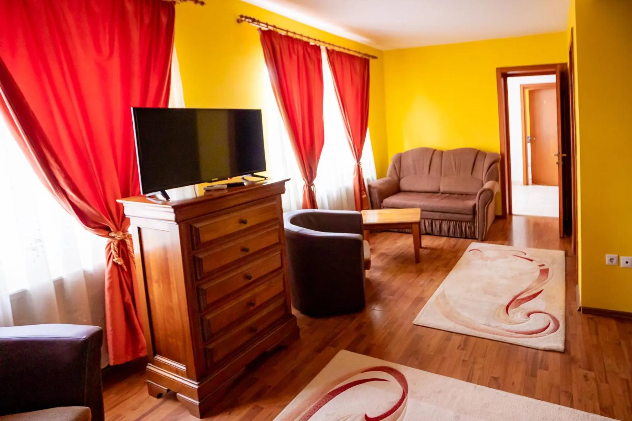 TV and multimedia in Noroc si Fericire