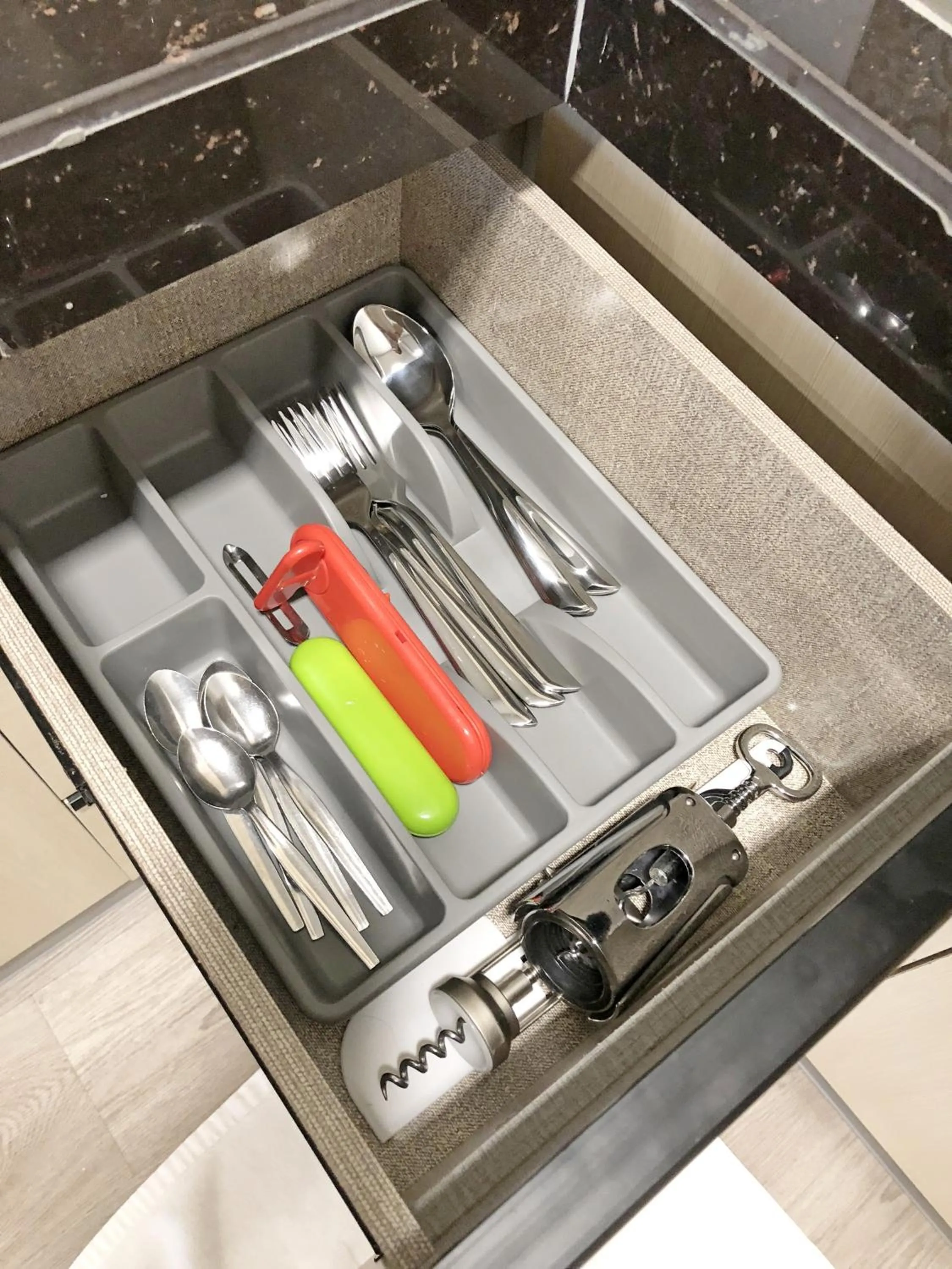 Kitchen or kitchenette in Seaview Apartment