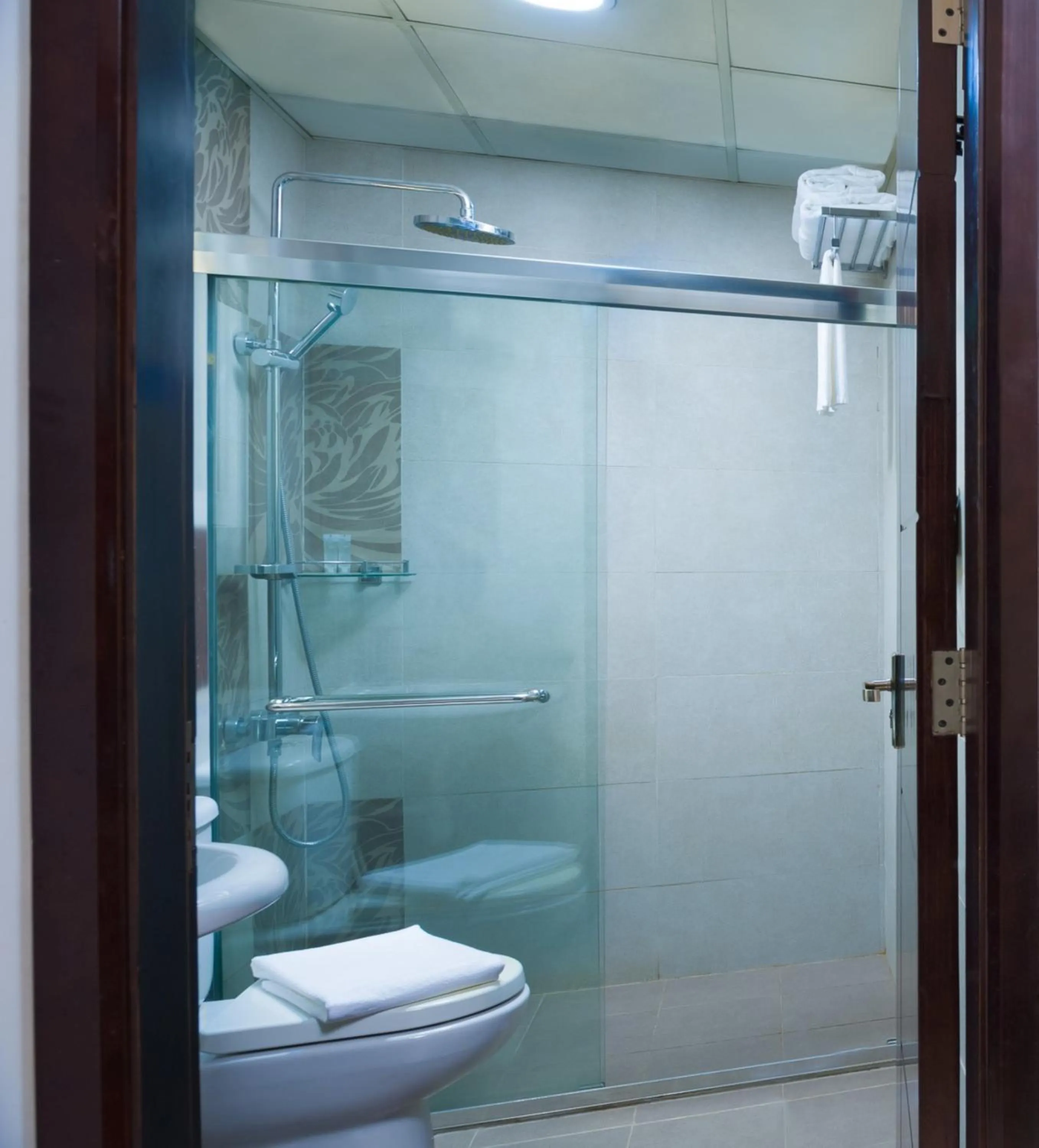 Bathroom in Centara Life Muscat Dunes Hotel