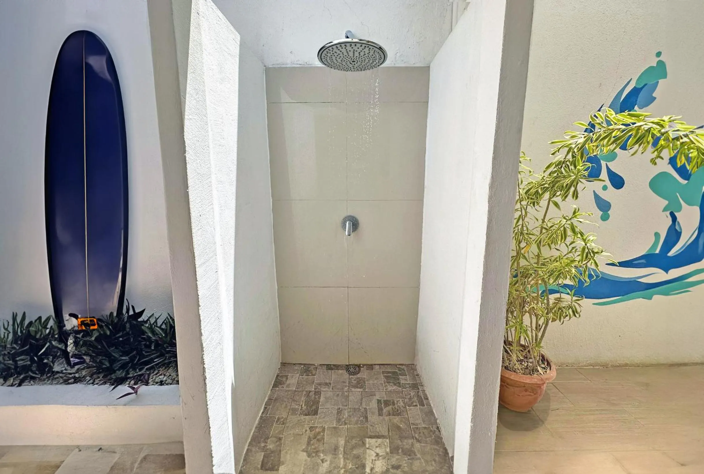 Shower in Surf Ranch Tamarindo