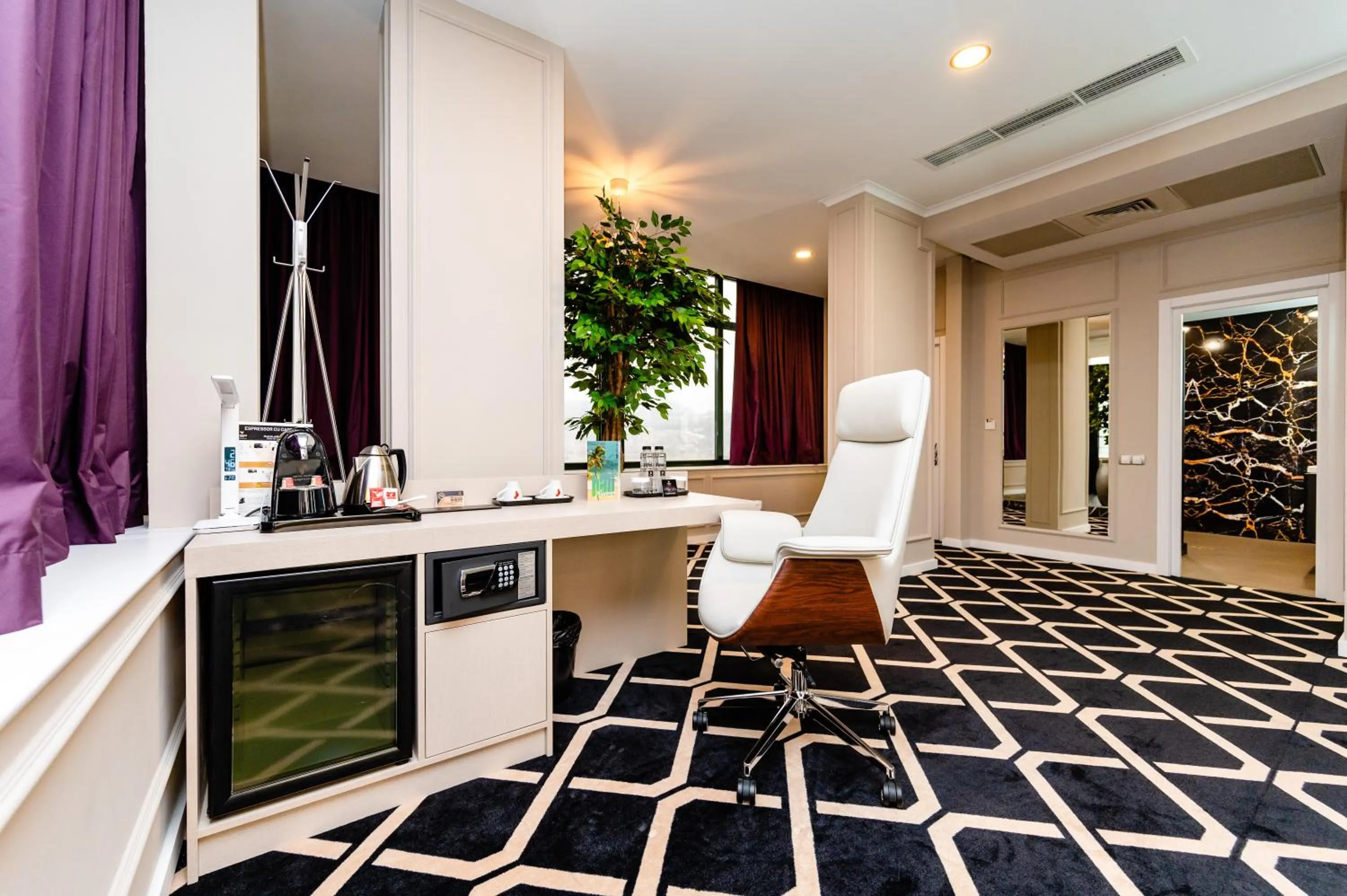 Business Hotel Conference Center & Spa