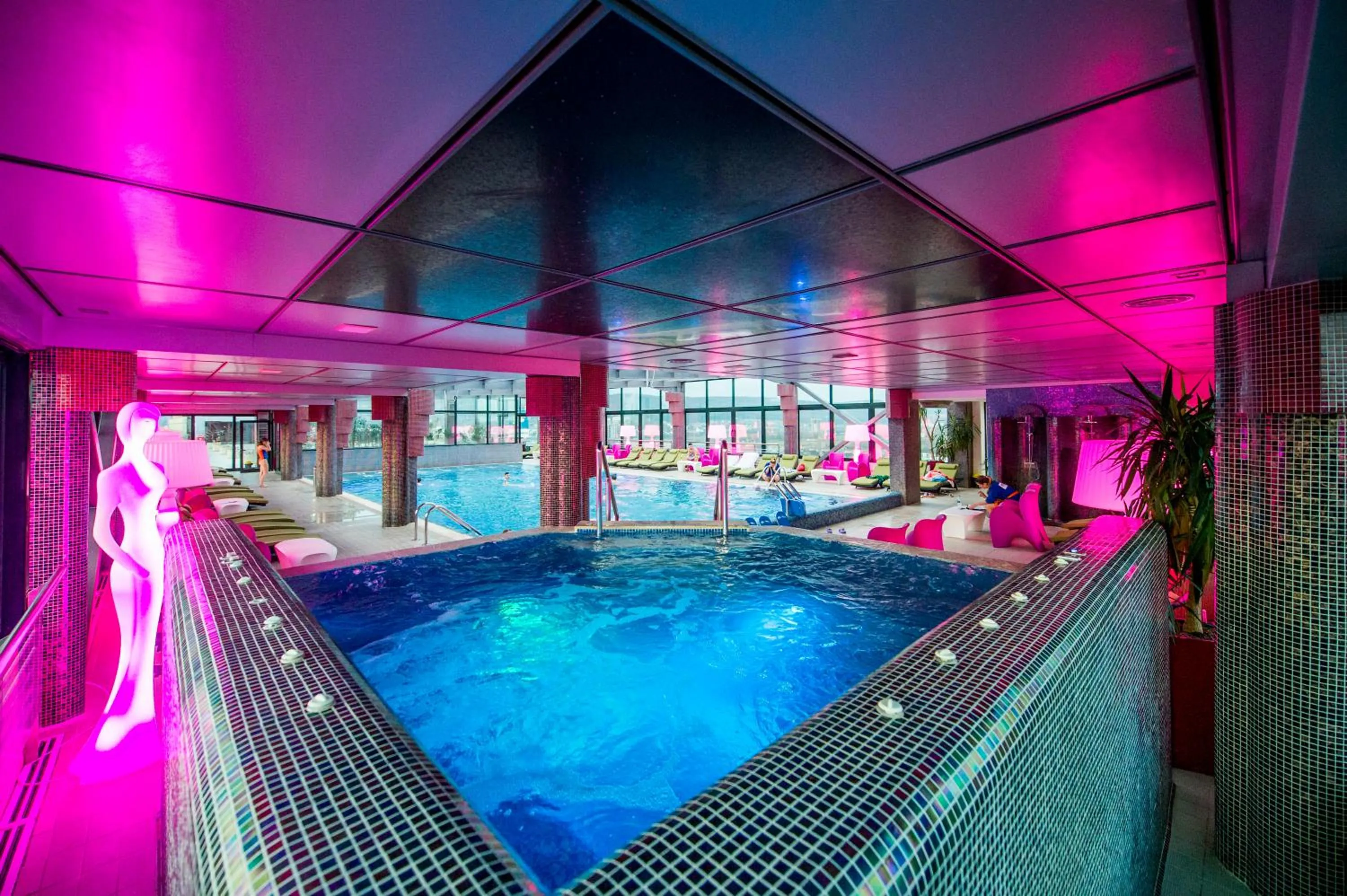 Swimming pool in Business Hotel Conference Center & Spa