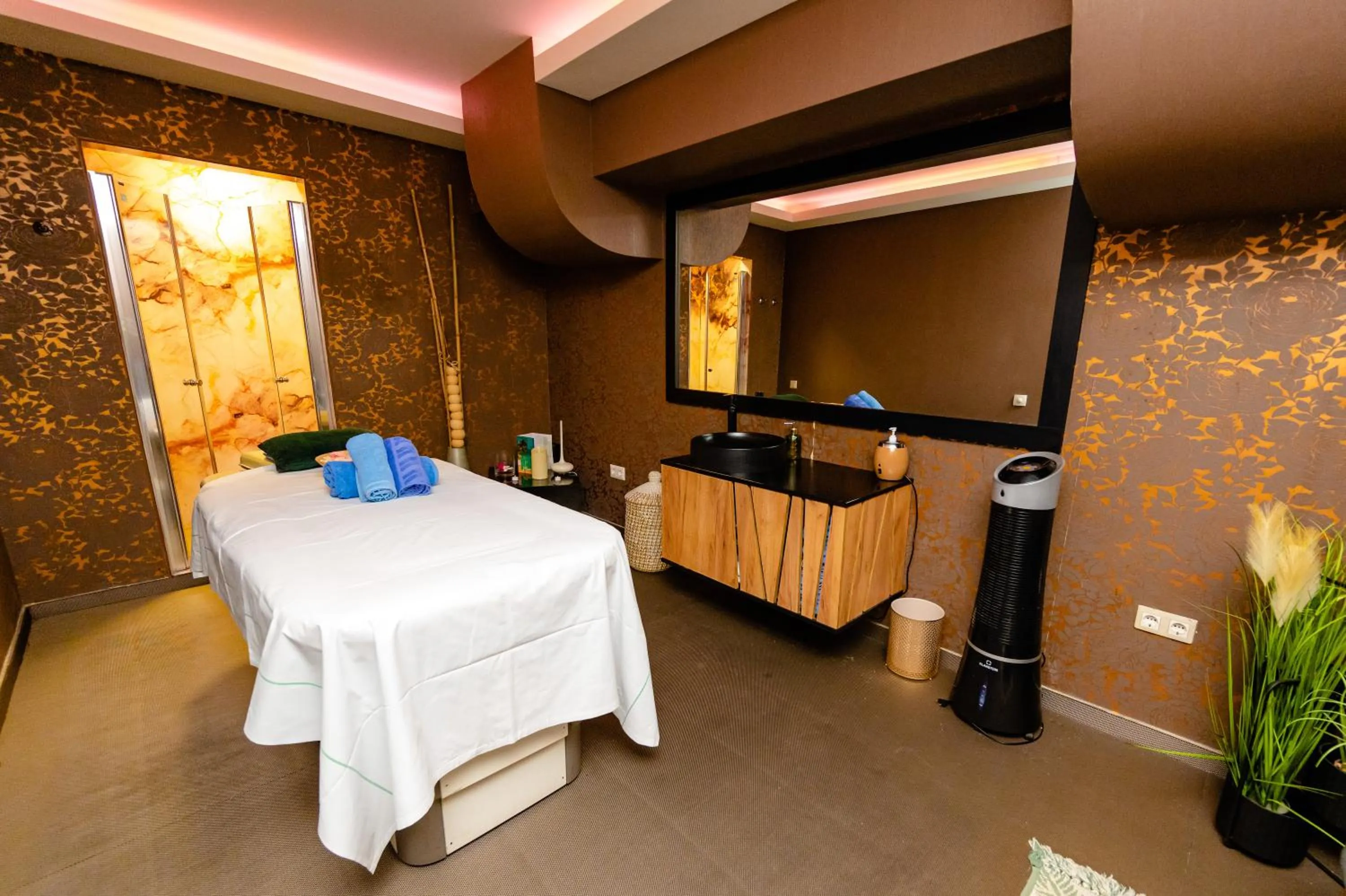 Business Hotel Conference Center & Spa