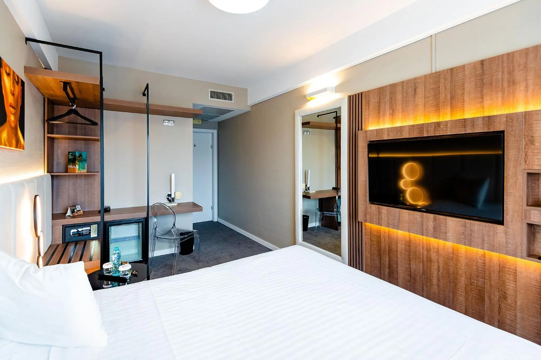 Bed in Business Hotel Conference Center & Spa