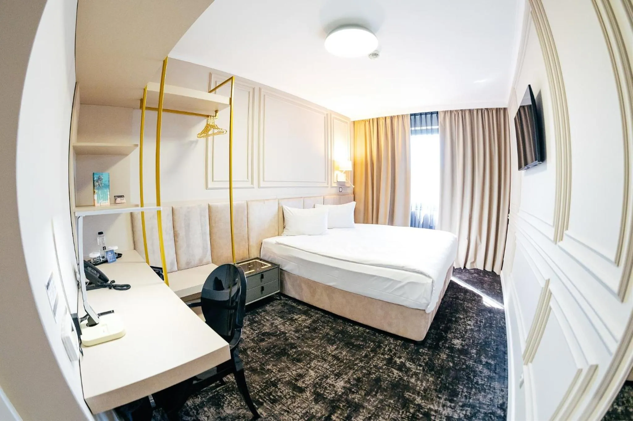 Bed in Business Hotel Conference Center & Spa