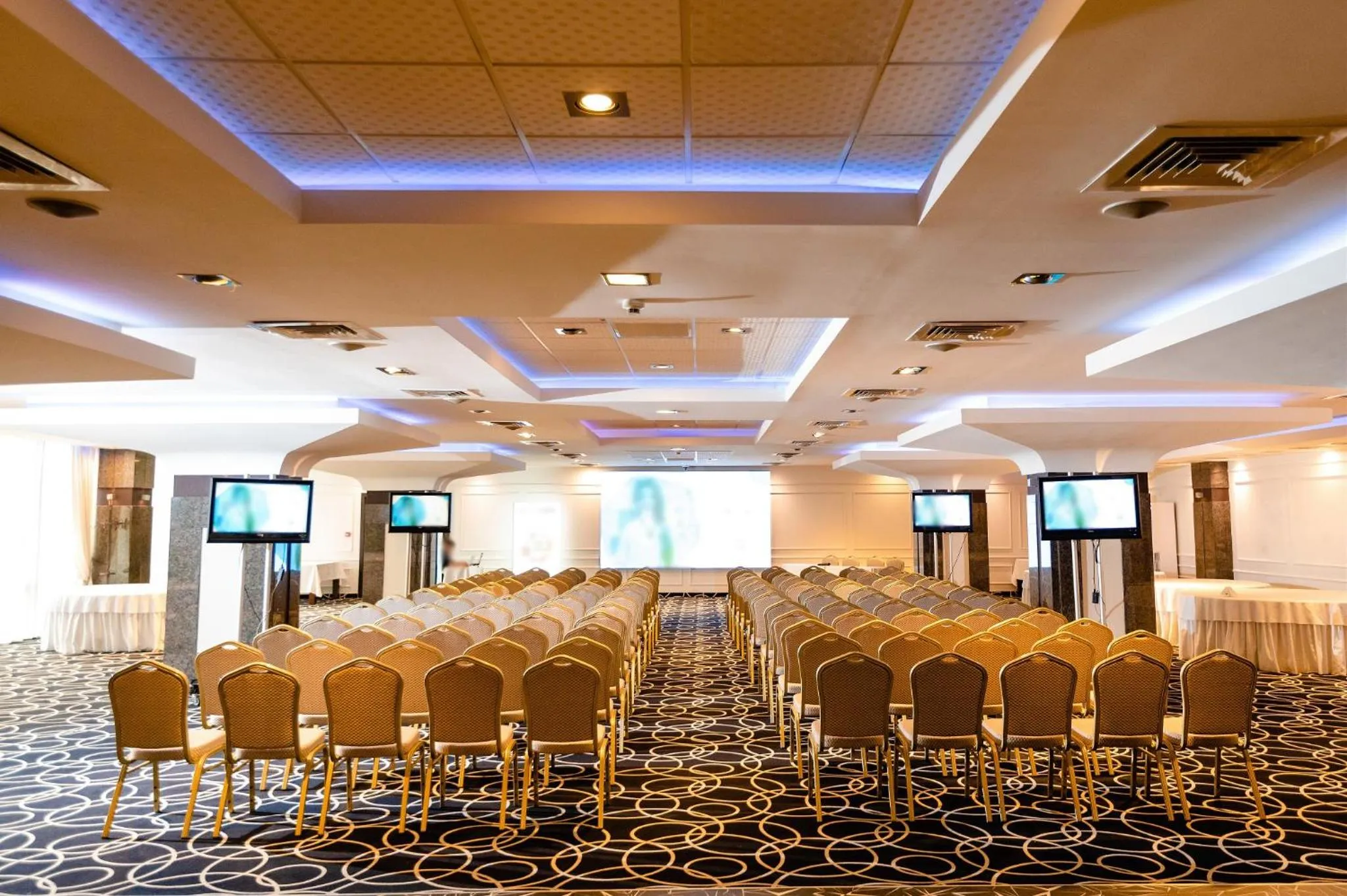 Business Hotel Conference Center & Spa